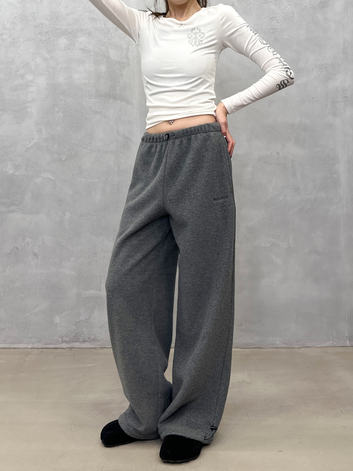 🌾Miu ｜ 新款休闲裤，经典刺绣标，高密摇粒绒保暖面料，休闲极简款式，尺码sml