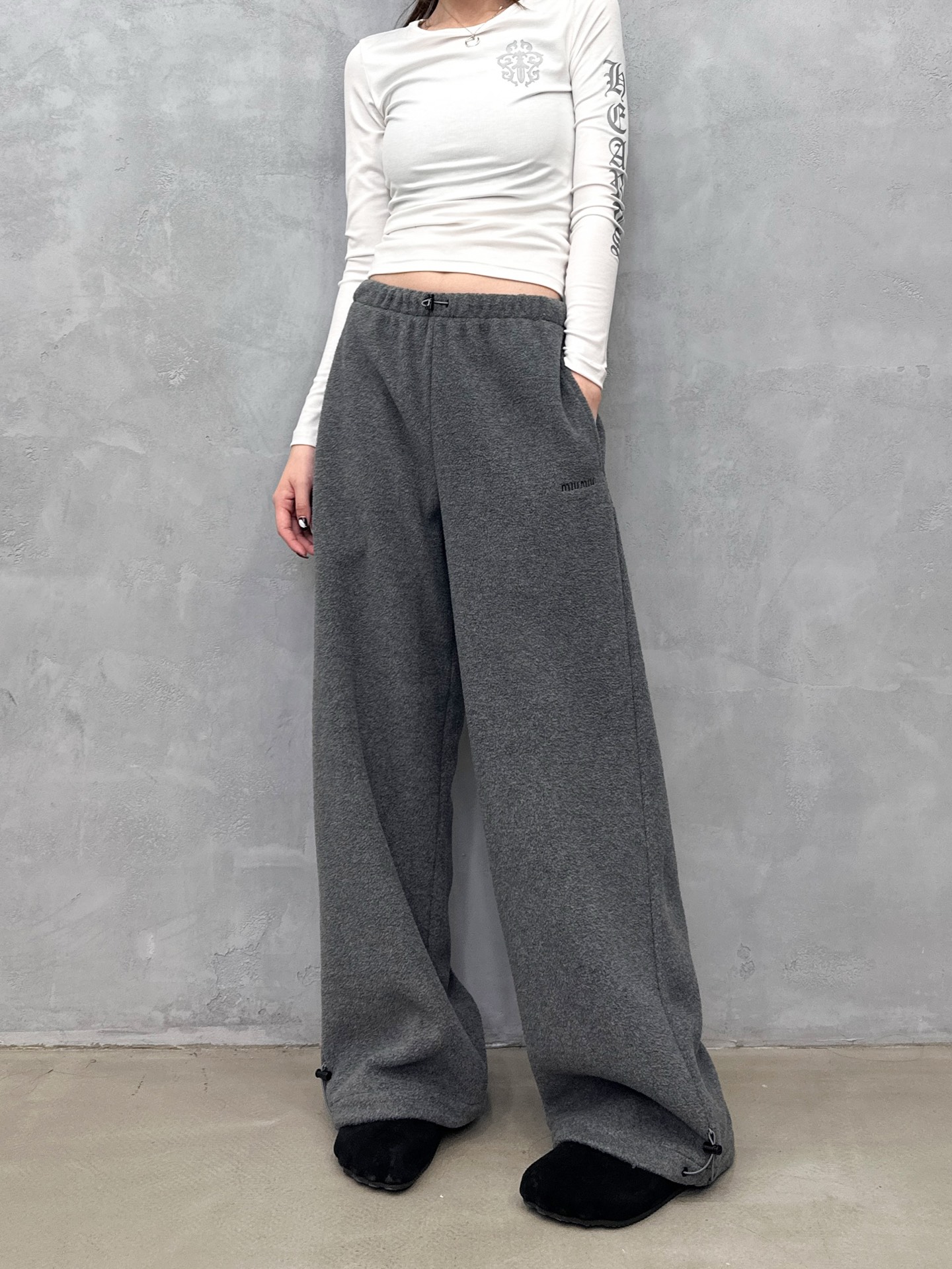 🌾Miu ｜ 新款休闲裤，经典刺绣标，高密摇粒绒保暖面料，休闲极简款式，尺码sml