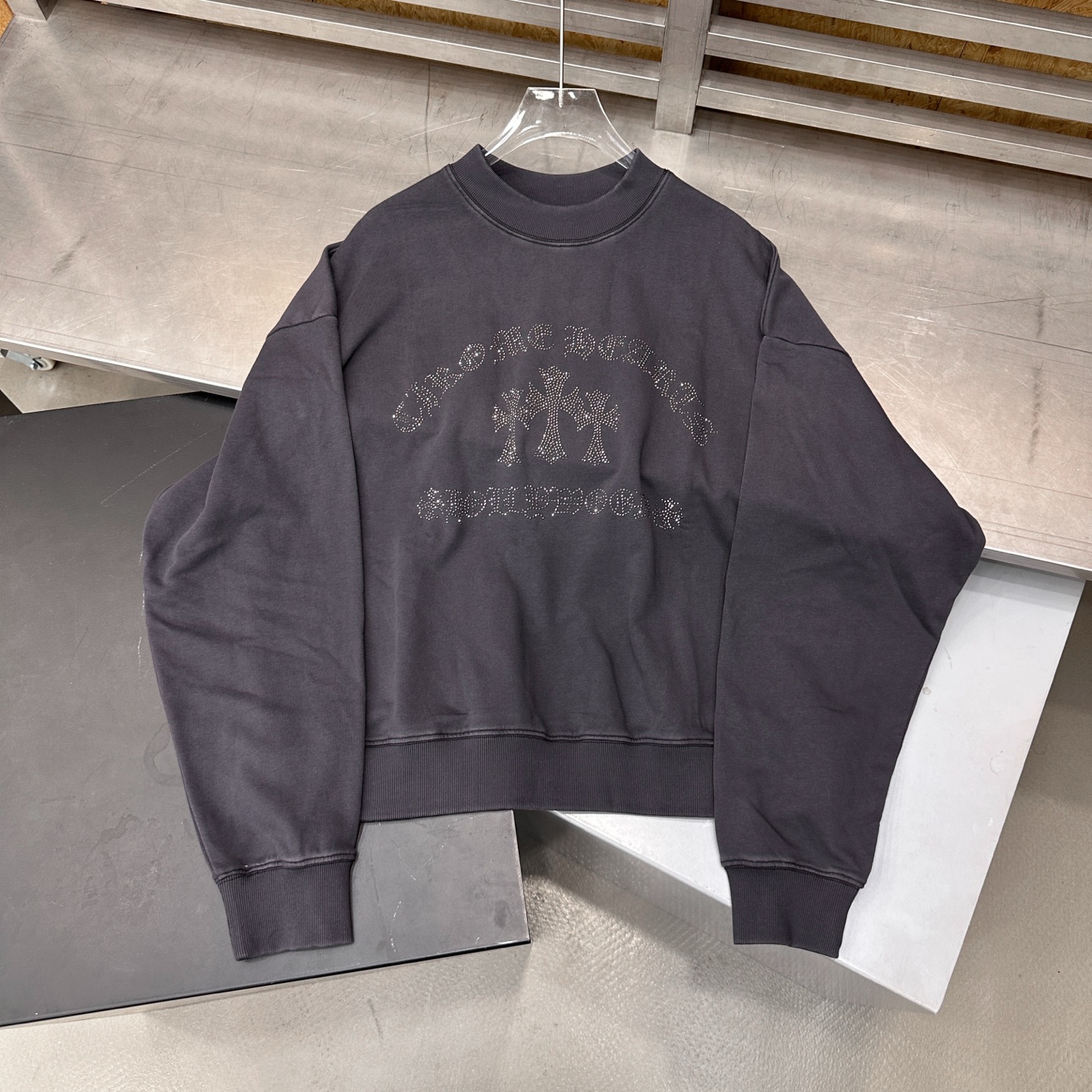 🌾克罗心 ｜ 新款圆领卫衣，成衣洗水喷色吊磨工艺加烫钻，男女同款，尺码sml