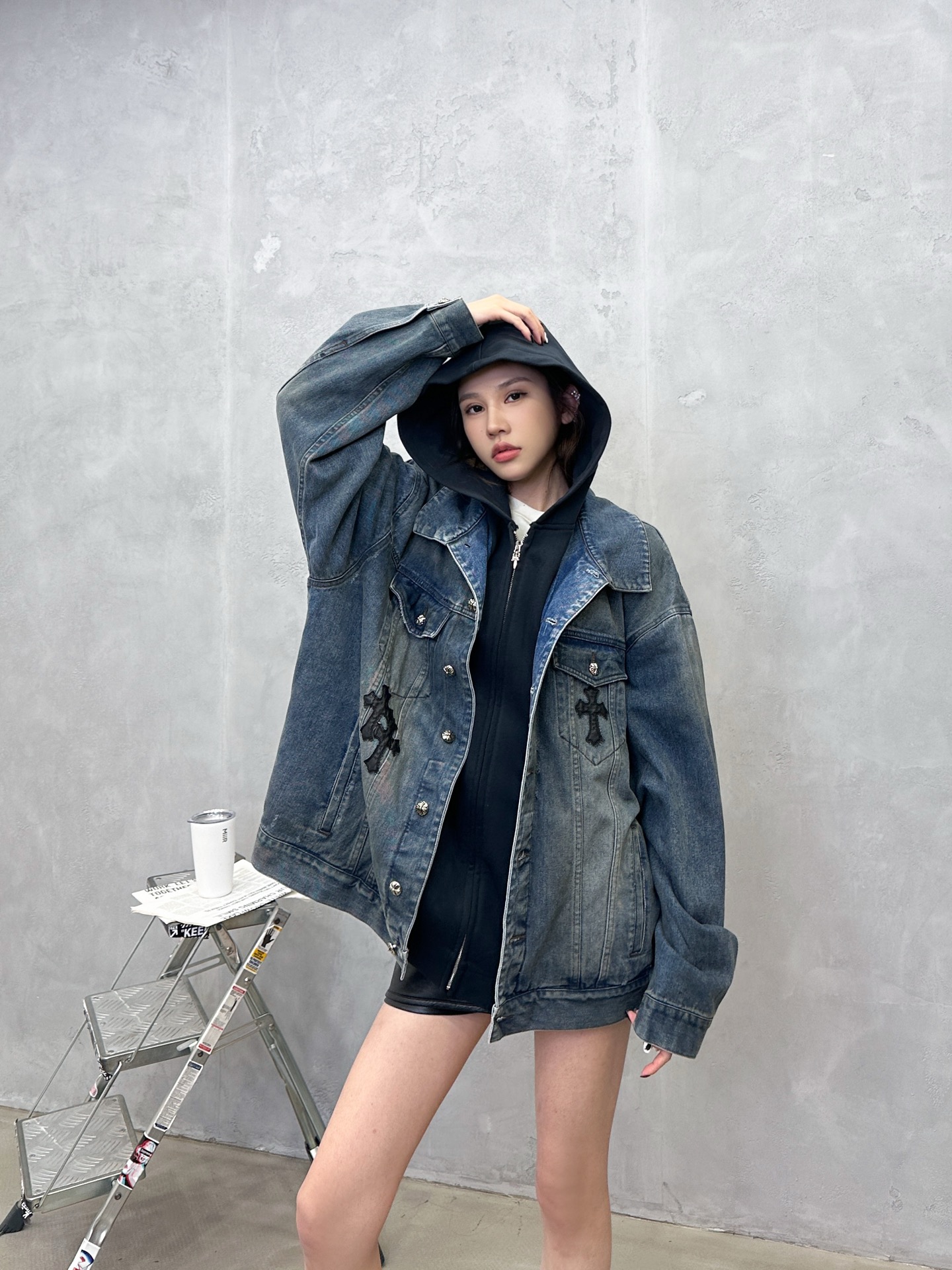 🌾克罗心 ｜ 新款牛仔外套，成衣洗水喷色加手工车十字标工艺，经典针梭织拼接真两件款式，男女同款，尺码sm