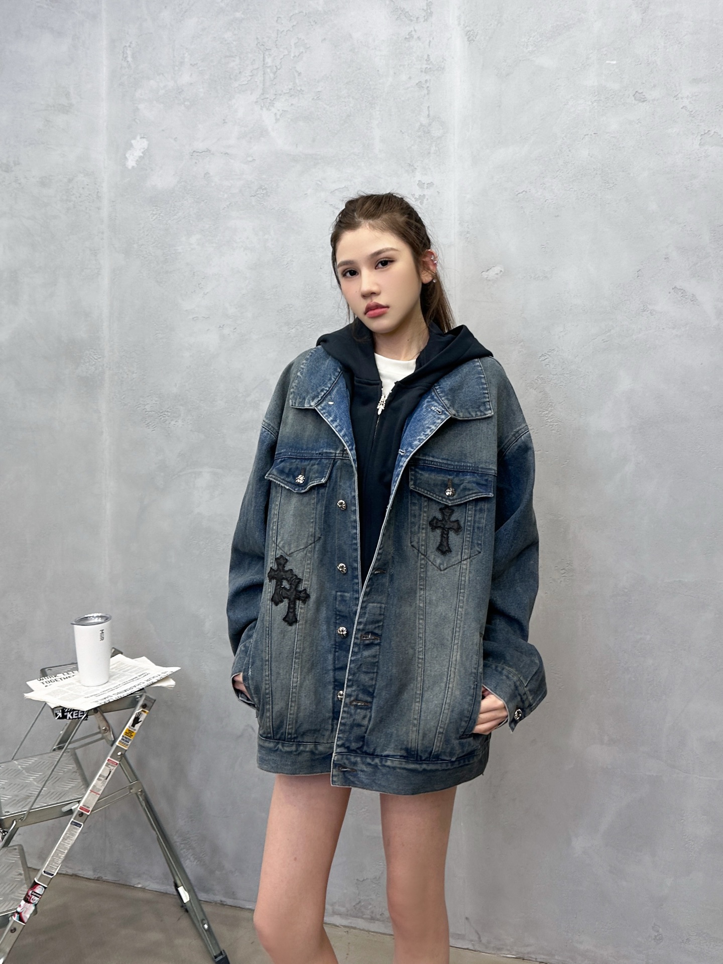 🌾克罗心 ｜ 新款牛仔外套，成衣洗水喷色加手工车十字标工艺，经典针梭织拼接真两件款式，男女同款，尺码sm