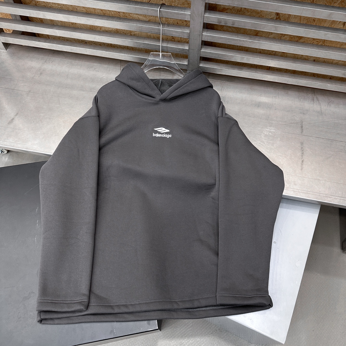 🌾巴黎 ｜ 新款保暖卫衣，前后刺绣标，保暖空气层面料，男女同款，尺码sml