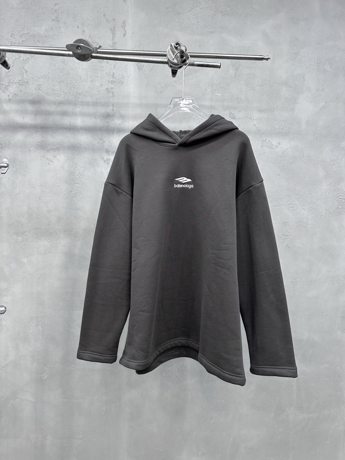 🌾巴黎 ｜ 新款保暖卫衣，前后刺绣标，保暖空气层面料，男女同款，尺码sml