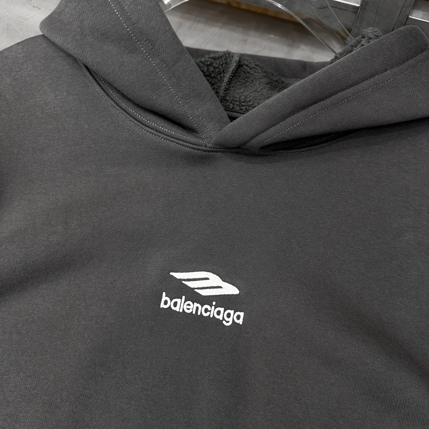 🌾巴黎 ｜ 新款保暖卫衣，前后刺绣标，保暖空气层面料，男女同款，尺码sml