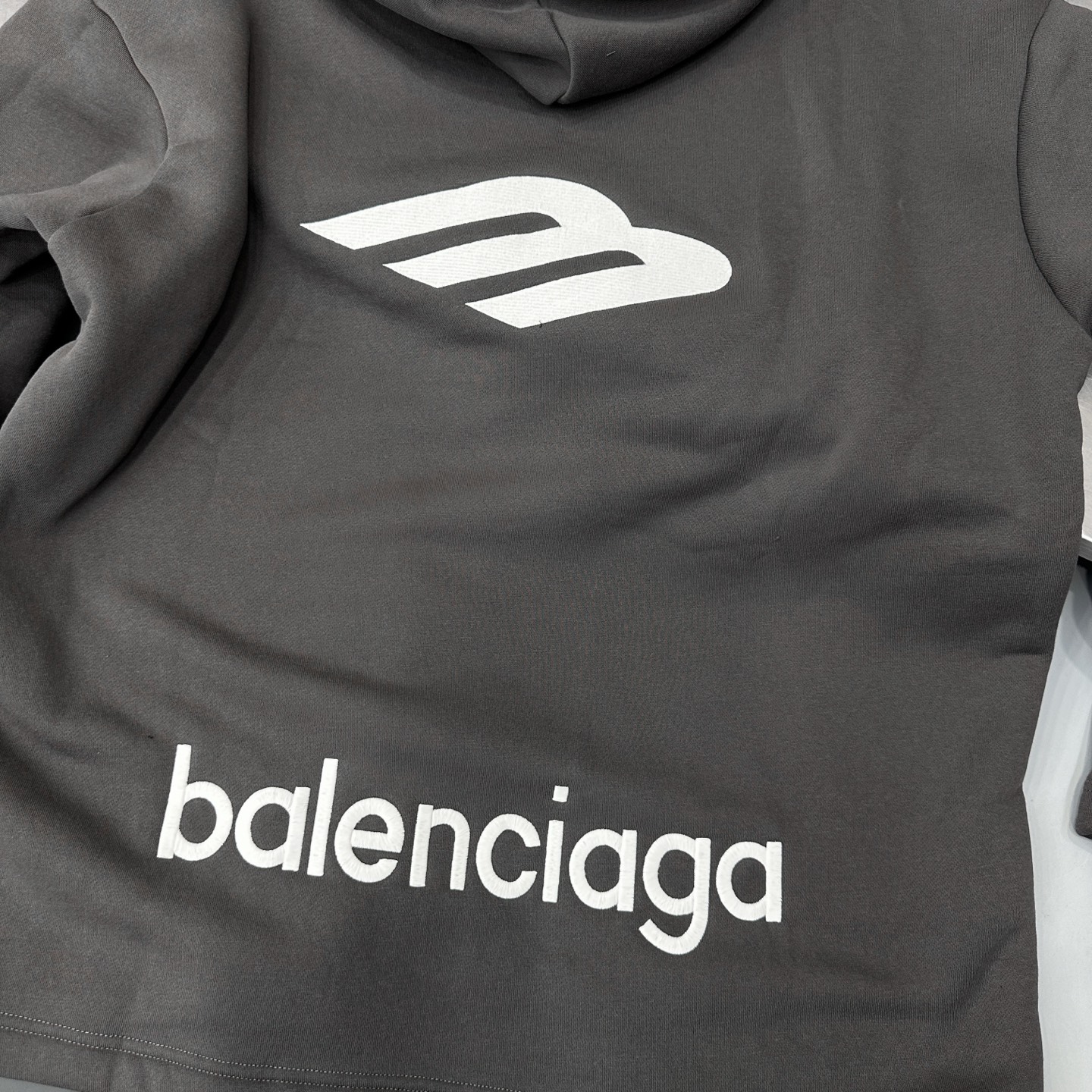 🌾巴黎 ｜ 新款保暖卫衣，前后刺绣标，保暖空气层面料，男女同款，尺码sml