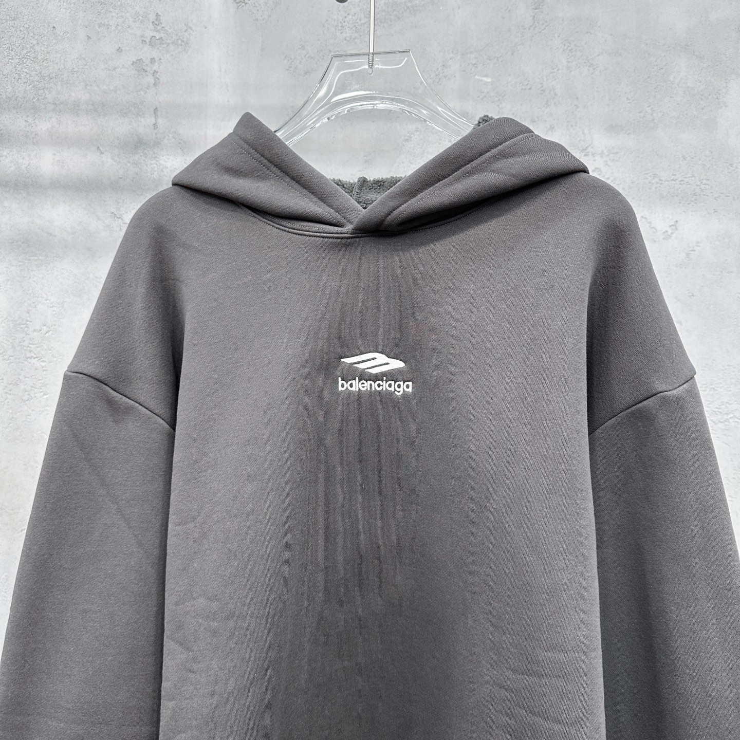 🌾巴黎 ｜ 新款保暖卫衣，前后刺绣标，保暖空气层面料，男女同款，尺码sml