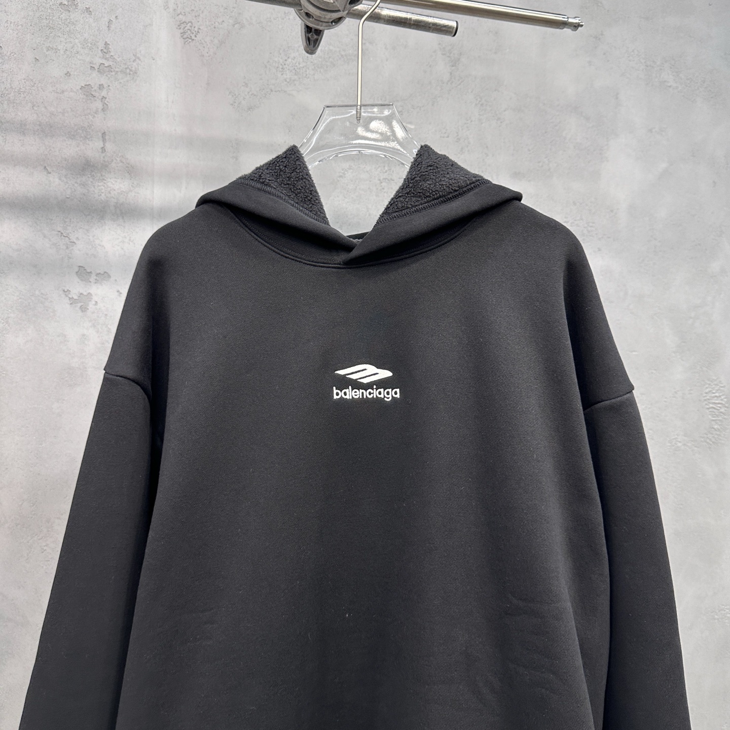 🌾巴黎 ｜ 新款保暖卫衣，前后刺绣标，保暖空气层面料，男女同款，尺码sml