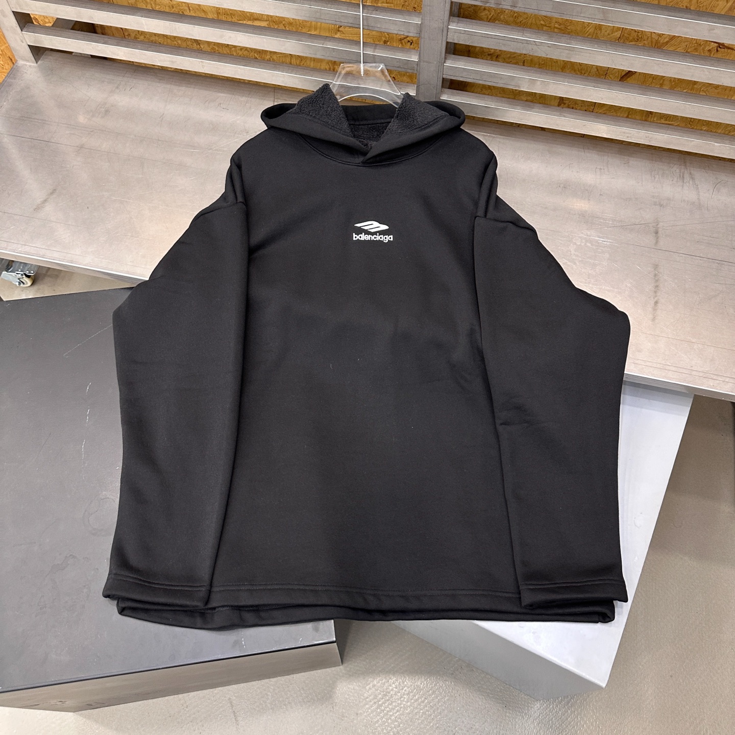 🌾巴黎 ｜ 新款保暖卫衣，前后刺绣标，保暖空气层面料，男女同款，尺码sml