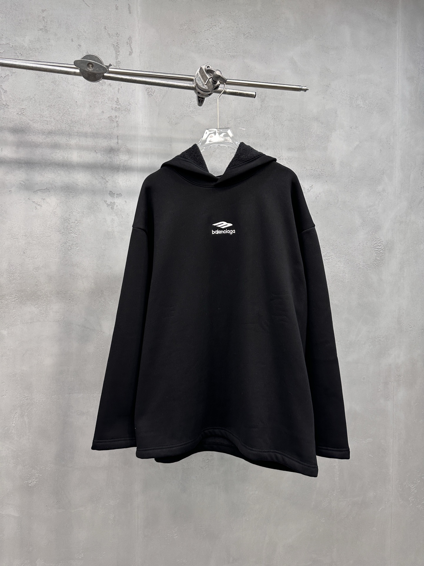 🌾巴黎 ｜ 新款保暖卫衣，前后刺绣标，保暖空气层面料，男女同款，尺码sml