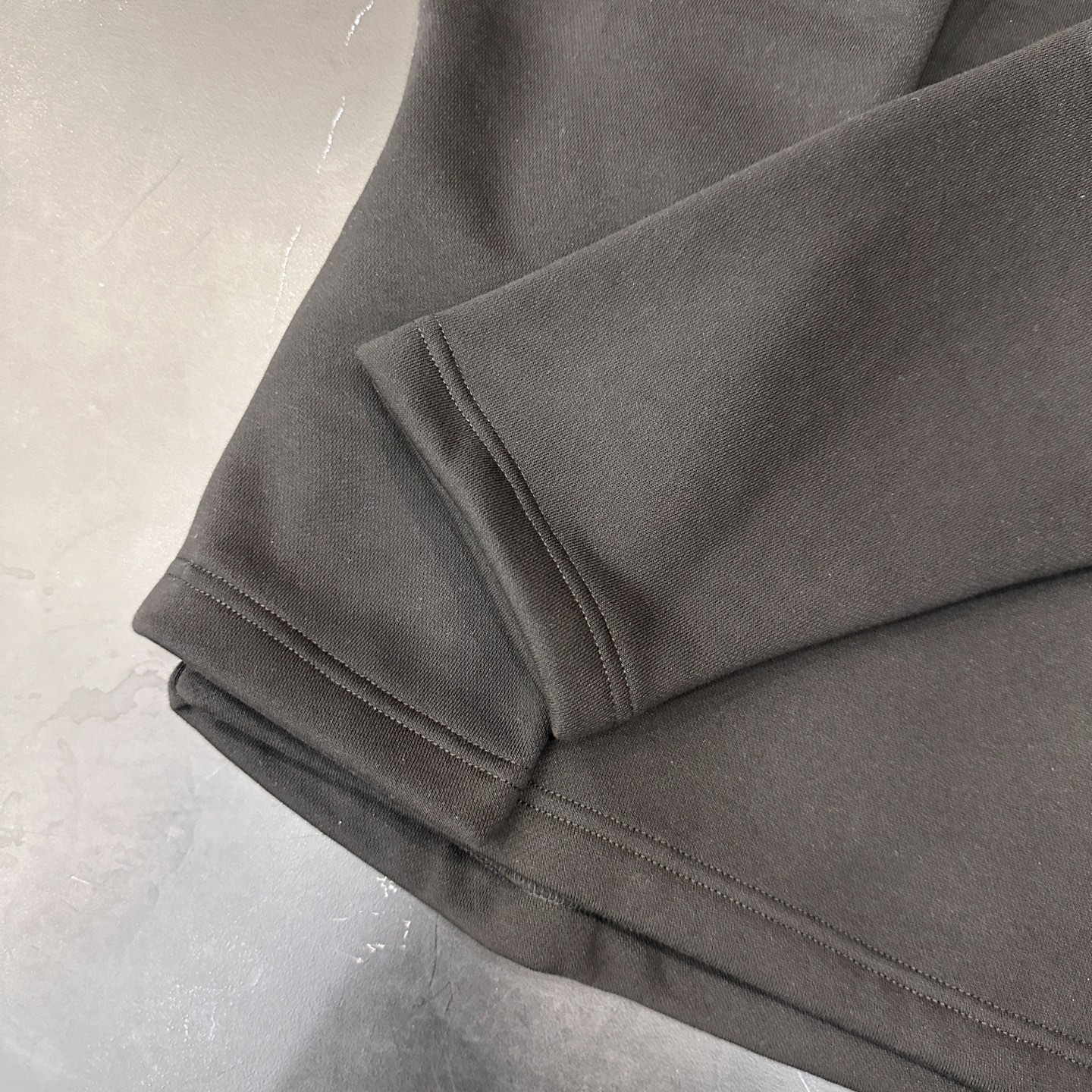 🌾巴黎 ｜ 新款保暖卫衣，前后刺绣标，保暖空气层面料，男女同款，尺码sml