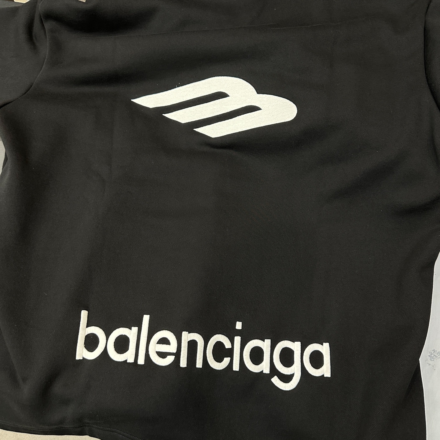 🌾巴黎 ｜ 新款保暖卫衣，前后刺绣标，保暖空气层面料，男女同款，尺码sml