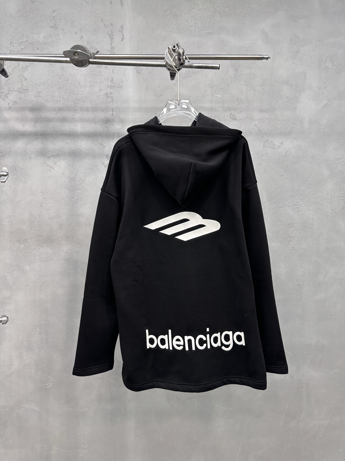 🌾巴黎 ｜ 新款保暖卫衣，前后刺绣标，保暖空气层面料，男女同款，尺码sml