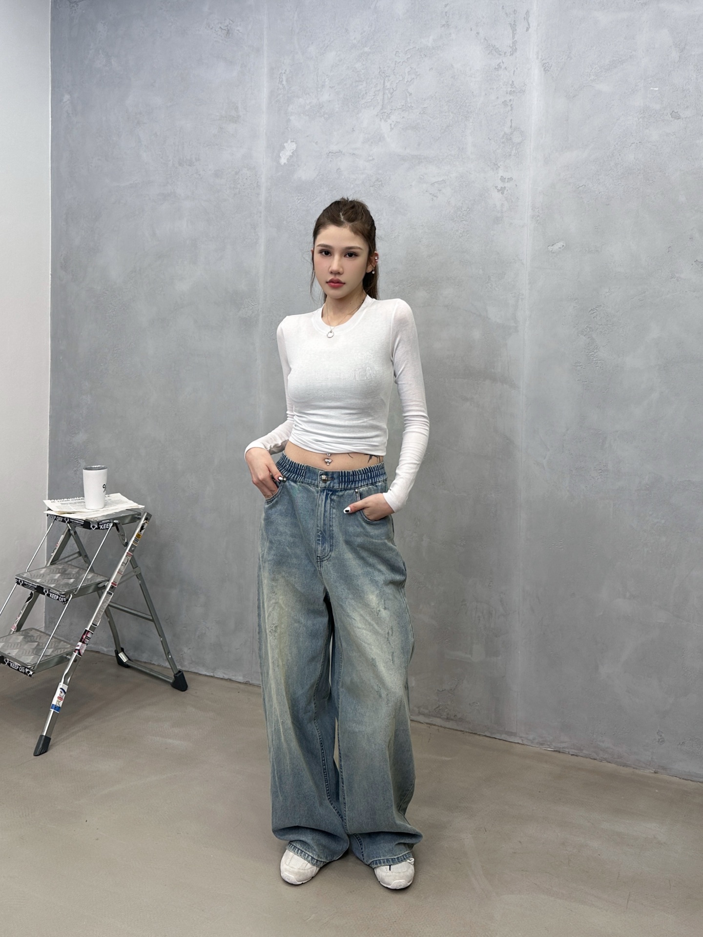 克罗心 ｜ 新款牛仔裤，成衣洗水喷色泥浆工艺，松紧腰款式设计，休闲时尚，尺码sml