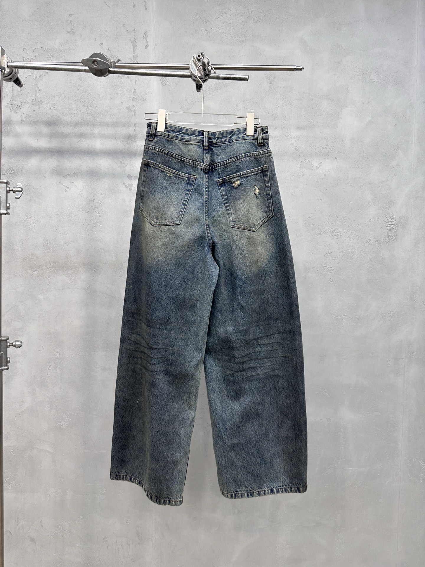 克罗心 ｜ 新款牛仔裤，成衣洗水喷色加重工大面积贴布绣，男女同款，尺码sml