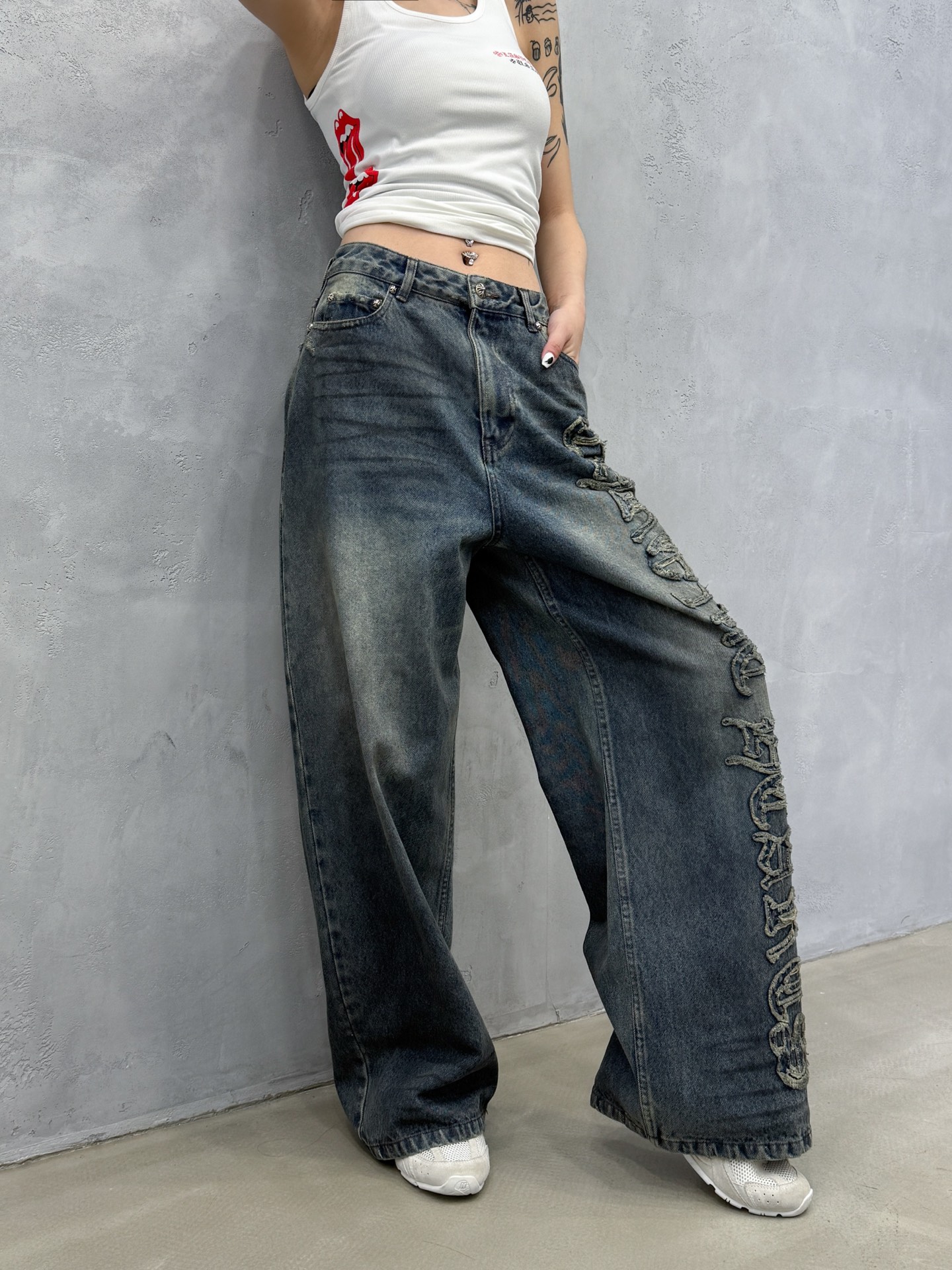 克罗心 ｜ 新款牛仔裤，成衣洗水喷色加重工大面积贴布绣，男女同款，尺码sml