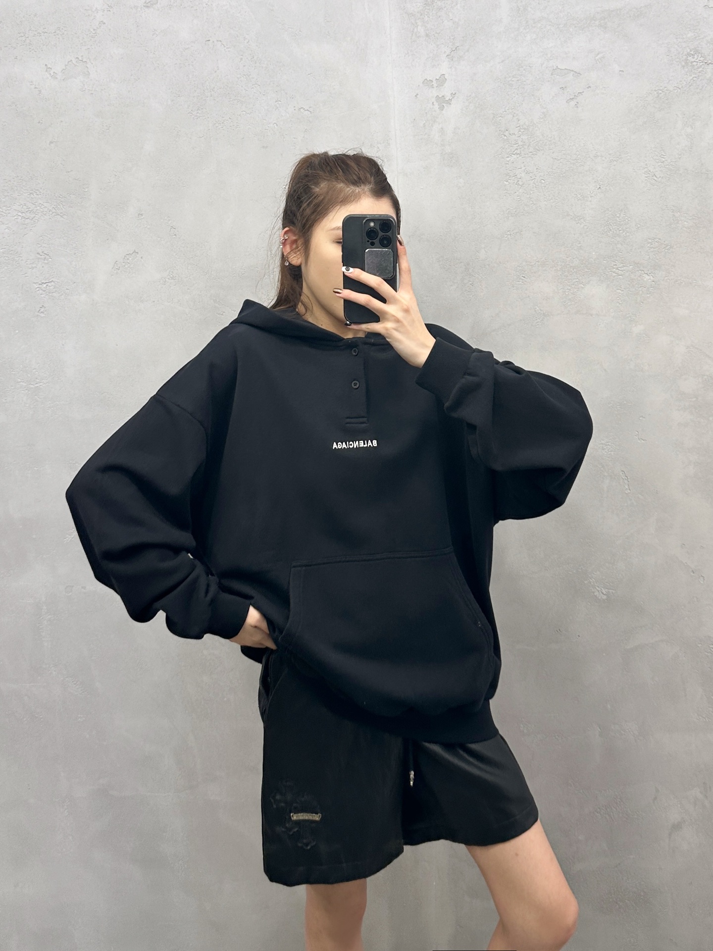 巴黎 ｜ 新款连帽卫衣，成衣洗水加前后刺绣工艺，男女同款，尺码sml