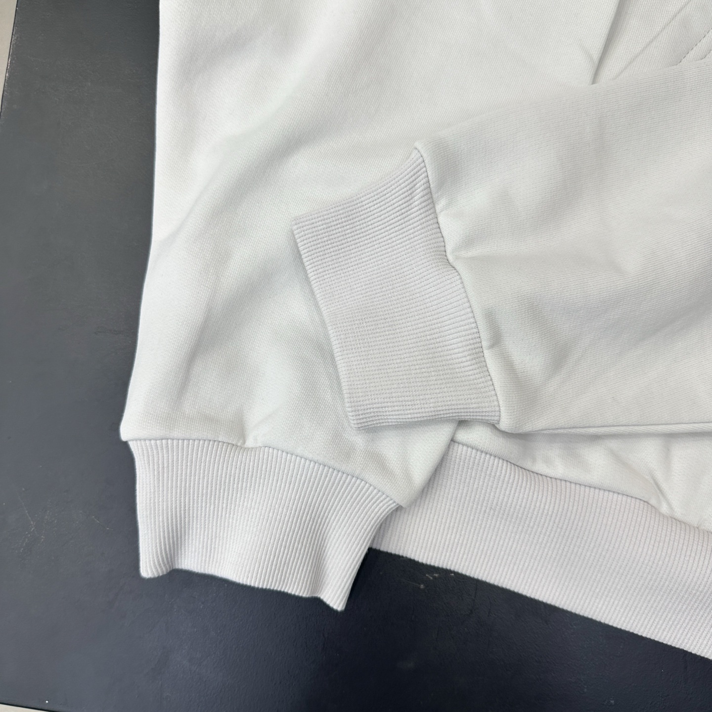 巴黎 ｜ 新款连帽卫衣，成衣洗水加前后刺绣工艺，男女同款，尺码sml