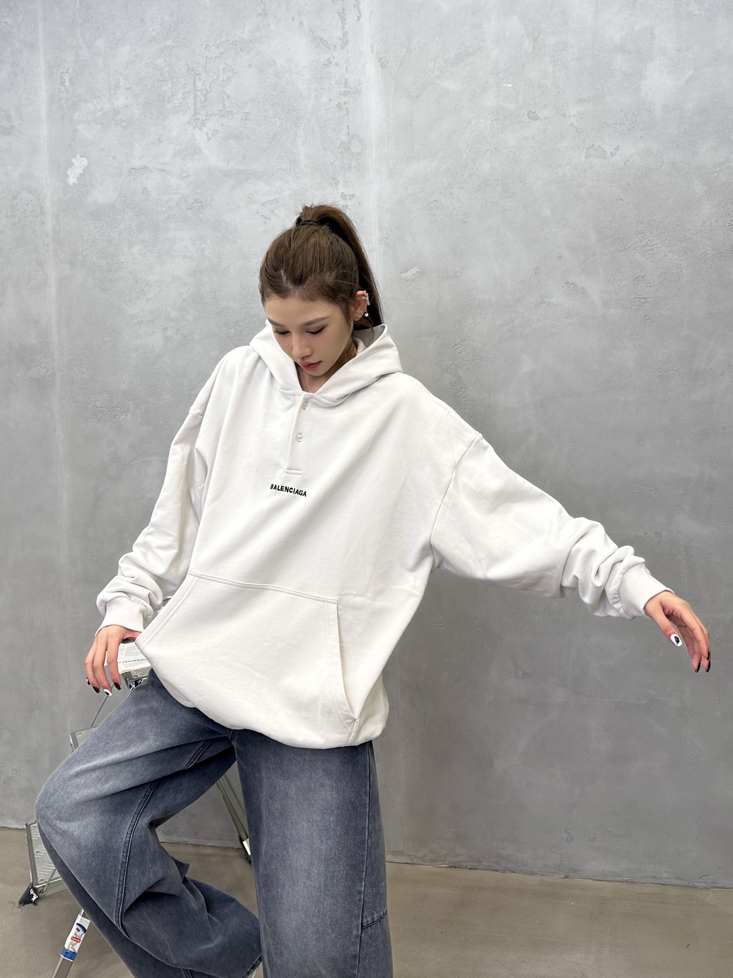 巴黎 ｜ 新款连帽卫衣，成衣洗水加前后刺绣工艺，男女同款，尺码sml