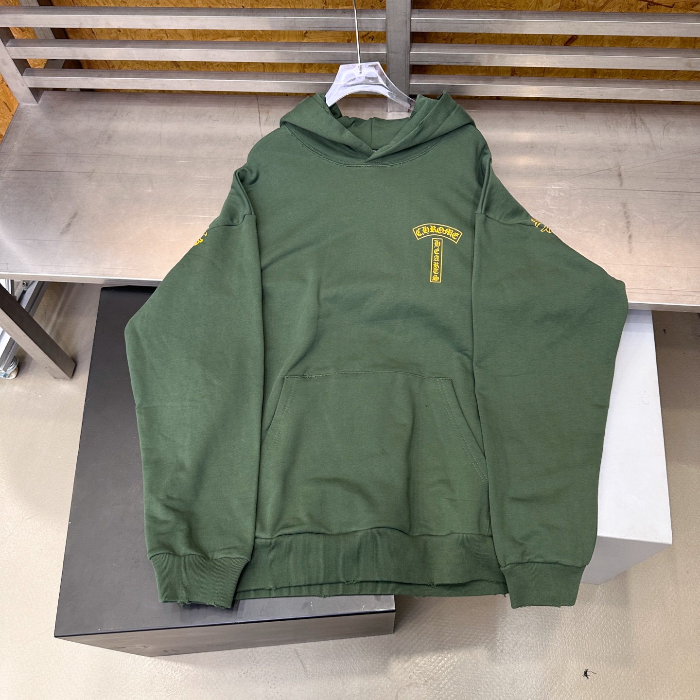 克罗心 ｜ 新款连帽卫衣，成衣洗水炒色喷色吊磨工艺加前后印花，男女同款，尺码sml