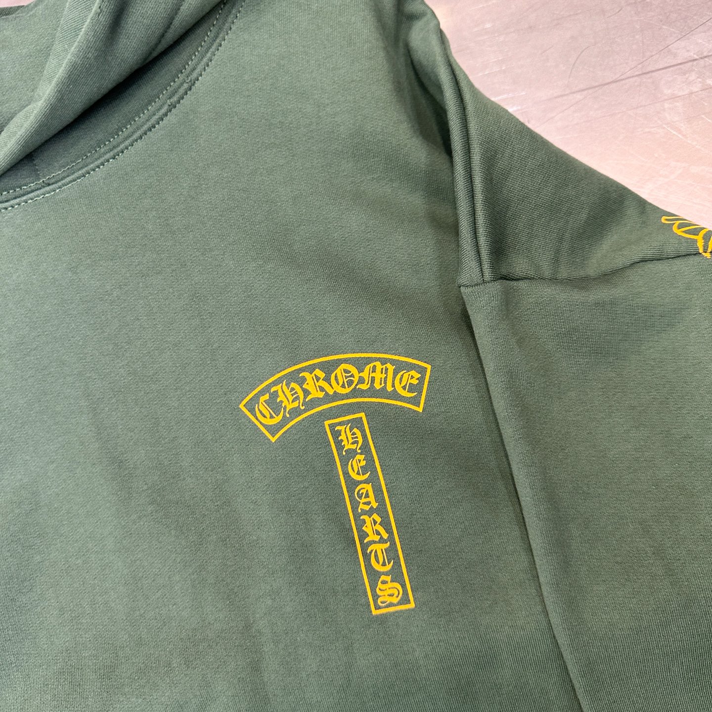 克罗心 ｜ 新款连帽卫衣，成衣洗水炒色喷色吊磨工艺加前后印花，男女同款，尺码sml