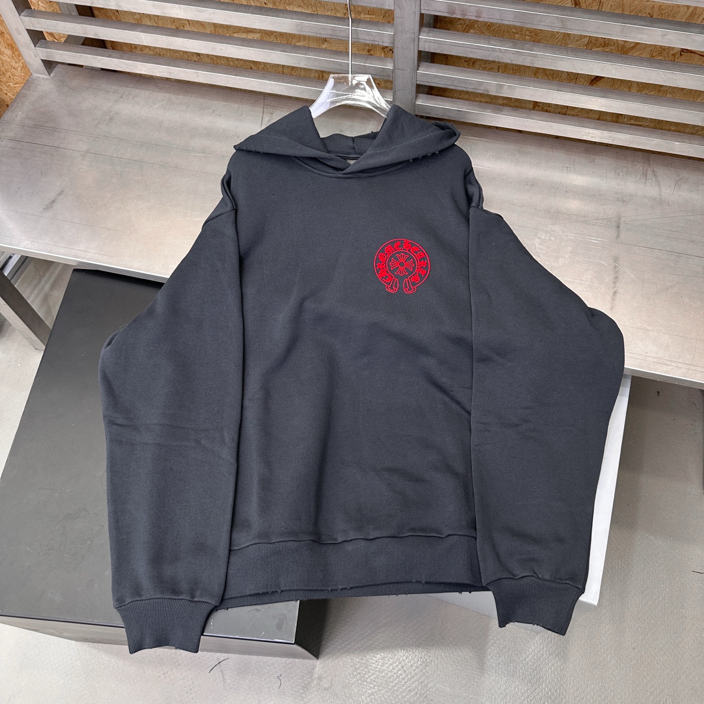 克罗心 ｜ 新款连帽卫衣，成衣洗水吊磨工艺加多处高密细植绒印花，男女同款，尺码sml