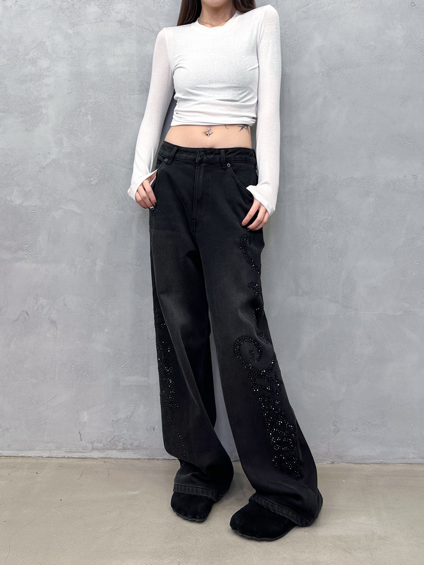 Acne ｜ 新款加绒牛仔裤，成衣洗水做旧工艺加大面积烫钻，加绒保暖牛仔复合面料，时尚休闲，尺码sml