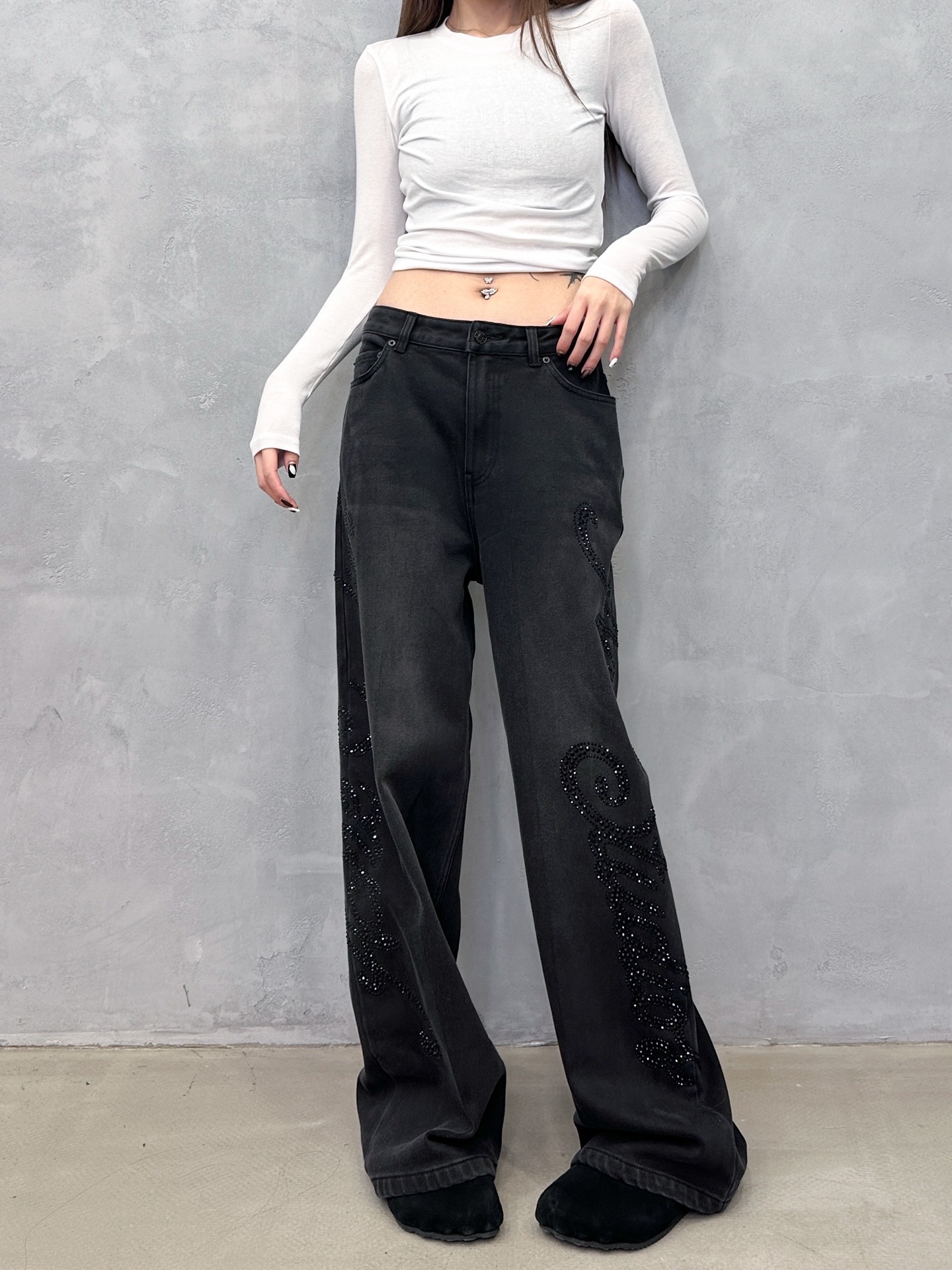 Acne ｜ 新款加绒牛仔裤，成衣洗水做旧工艺加大面积烫钻，加绒保暖牛仔复合面料，时尚休闲，尺码sml