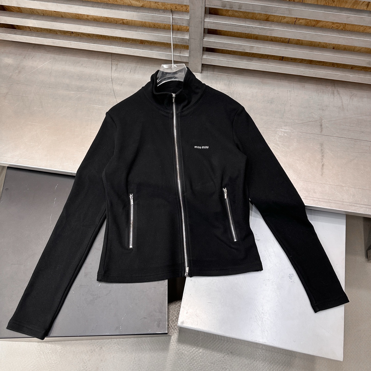 miu ｜ 新款保暖开衫，经典刺绣标，科技保暖面料，休闲时尚，尺码sml