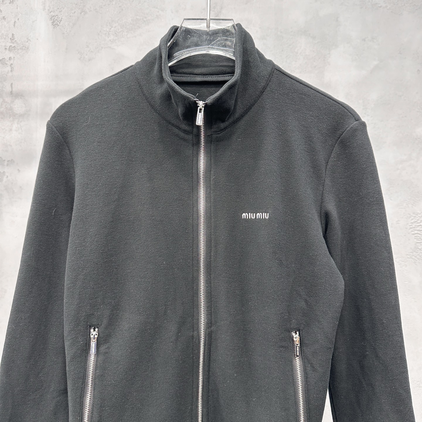 miu ｜ 新款保暖开衫，经典刺绣标，科技保暖面料，休闲时尚，尺码sml