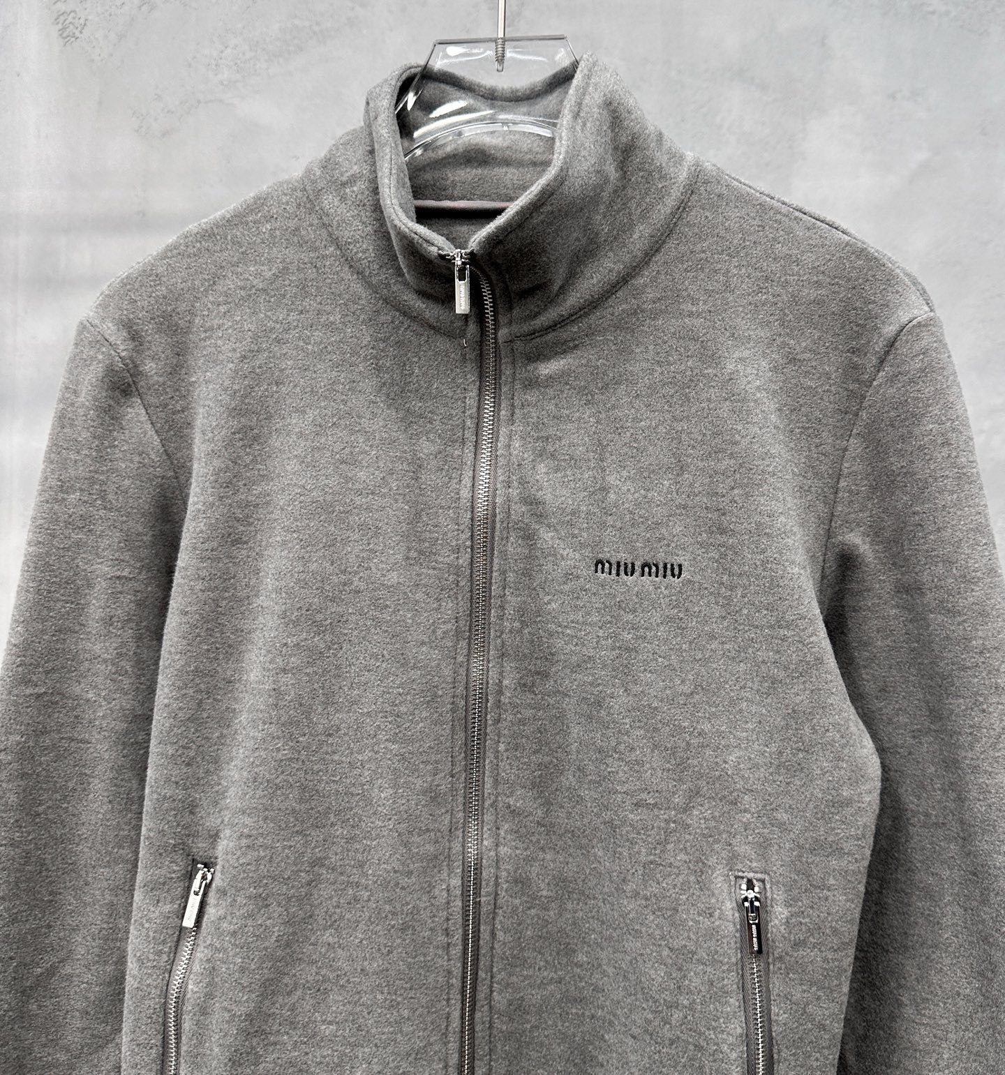 miu ｜ 新款保暖开衫，经典刺绣标，科技保暖面料，休闲时尚，尺码sml