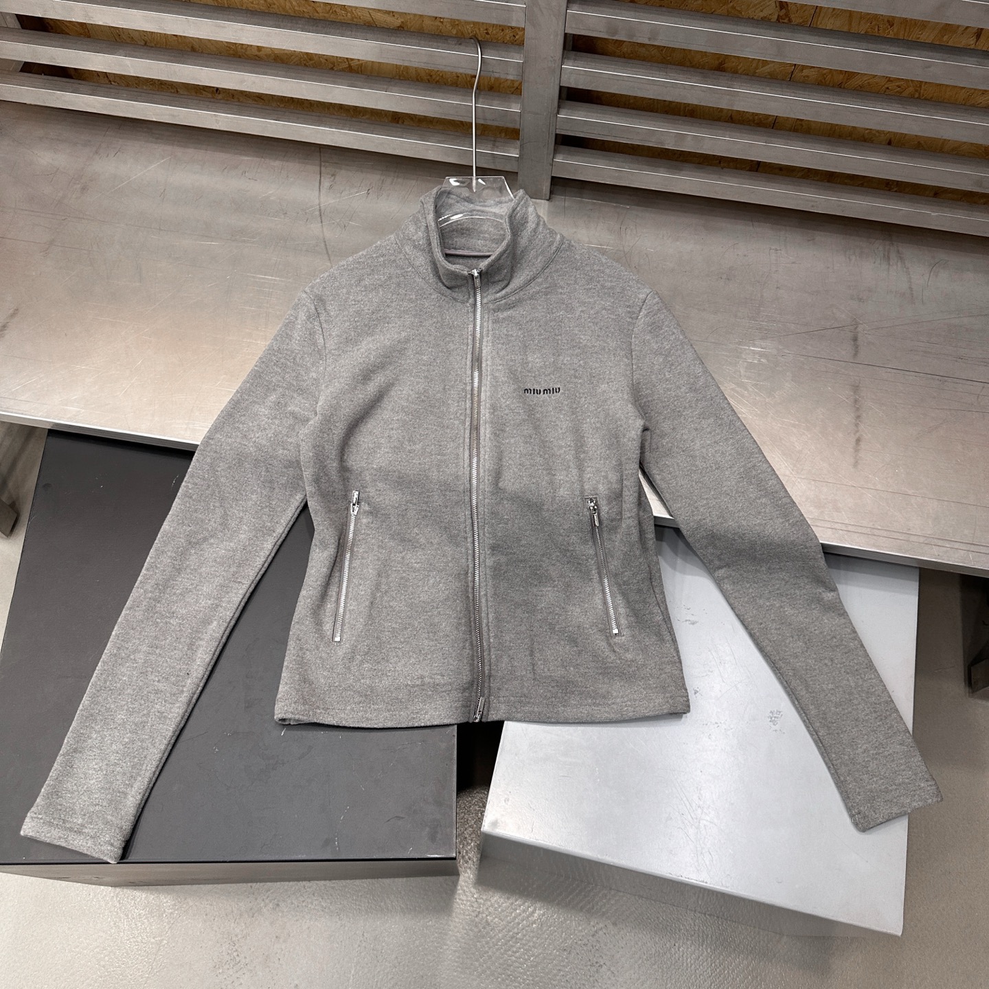 miu ｜ 新款保暖开衫，经典刺绣标，科技保暖面料，休闲时尚，尺码sml