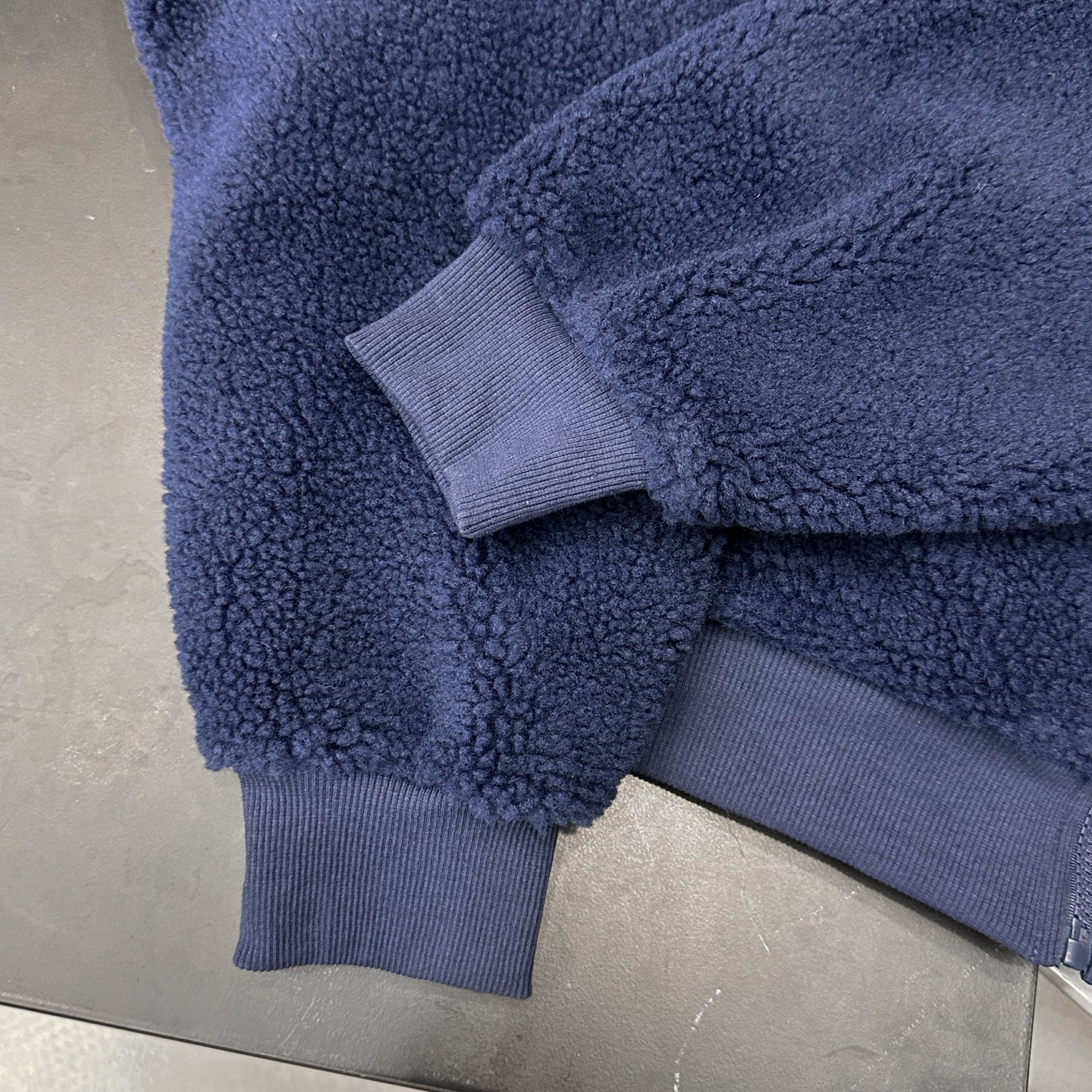 巴黎 ｜ 新款休闲外套，经典刺绣标，加厚保暖摇粒绒面料，时尚休闲，男女同款，尺码sml