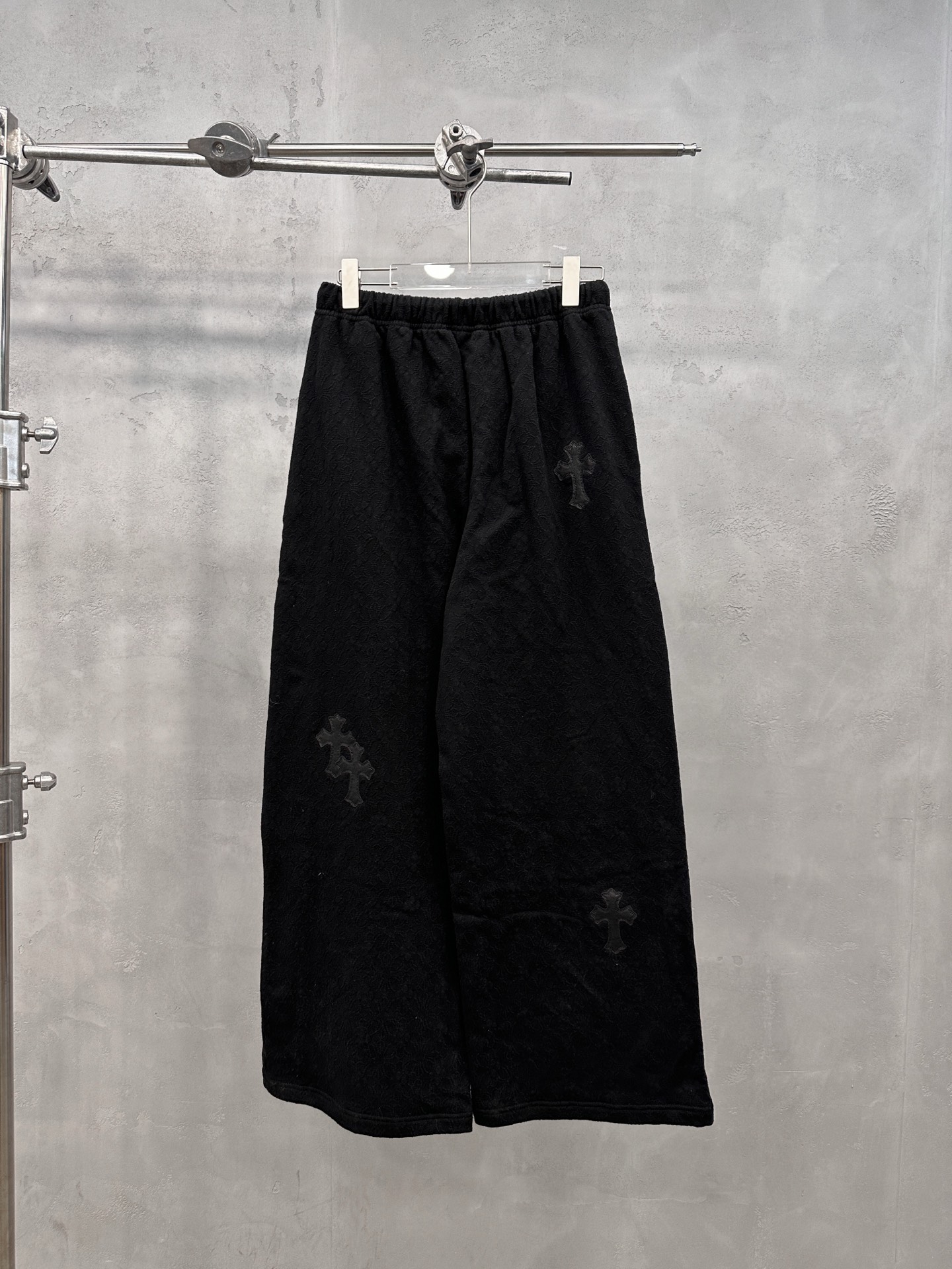 克罗心 ｜ 新款休闲卫裤，成衣洗水炒色工艺加手工刺绣十字标，男女同款，尺码sml