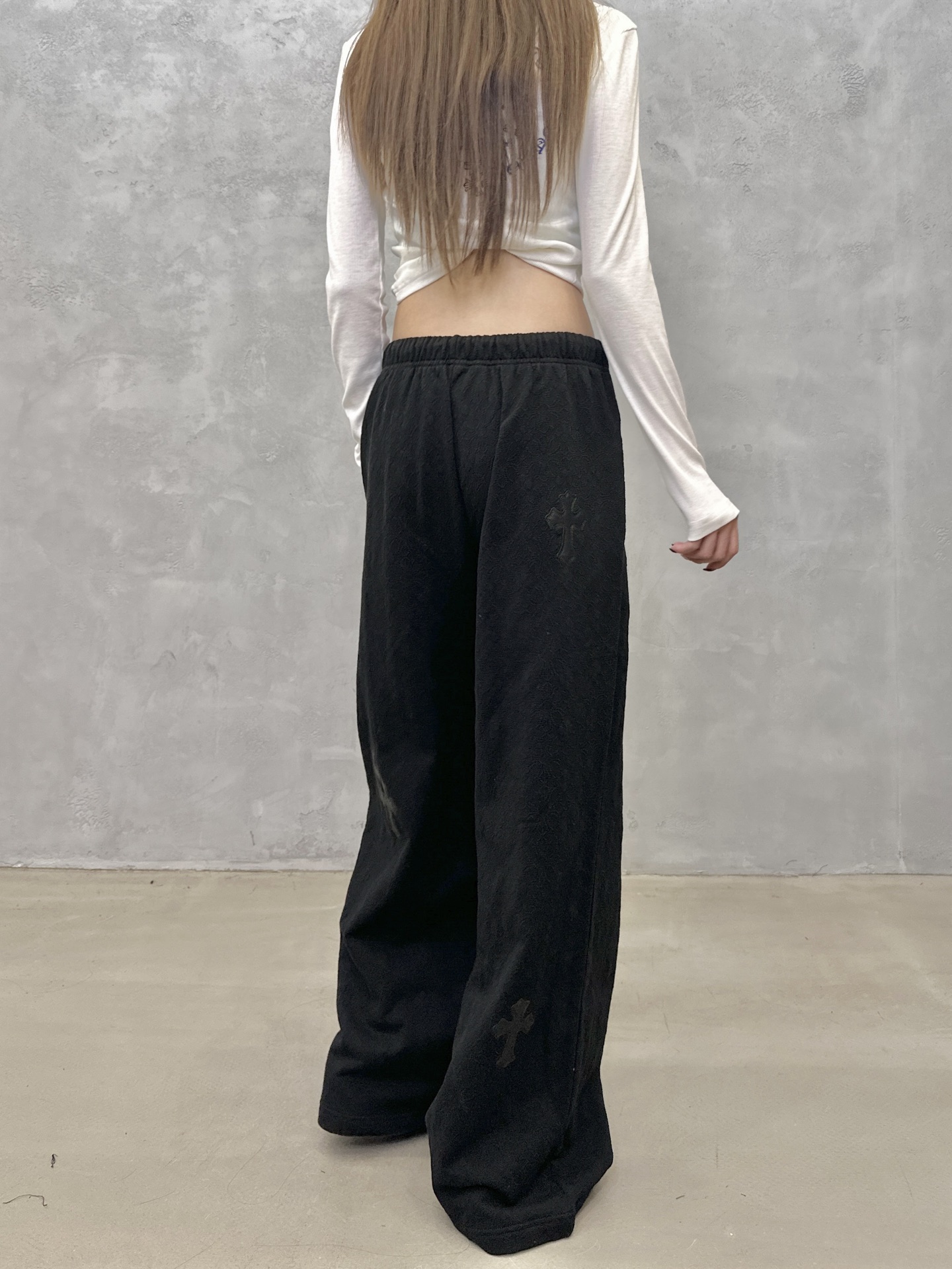 克罗心 ｜ 新款休闲卫裤，成衣洗水炒色工艺加手工刺绣十字标，男女同款，尺码sml