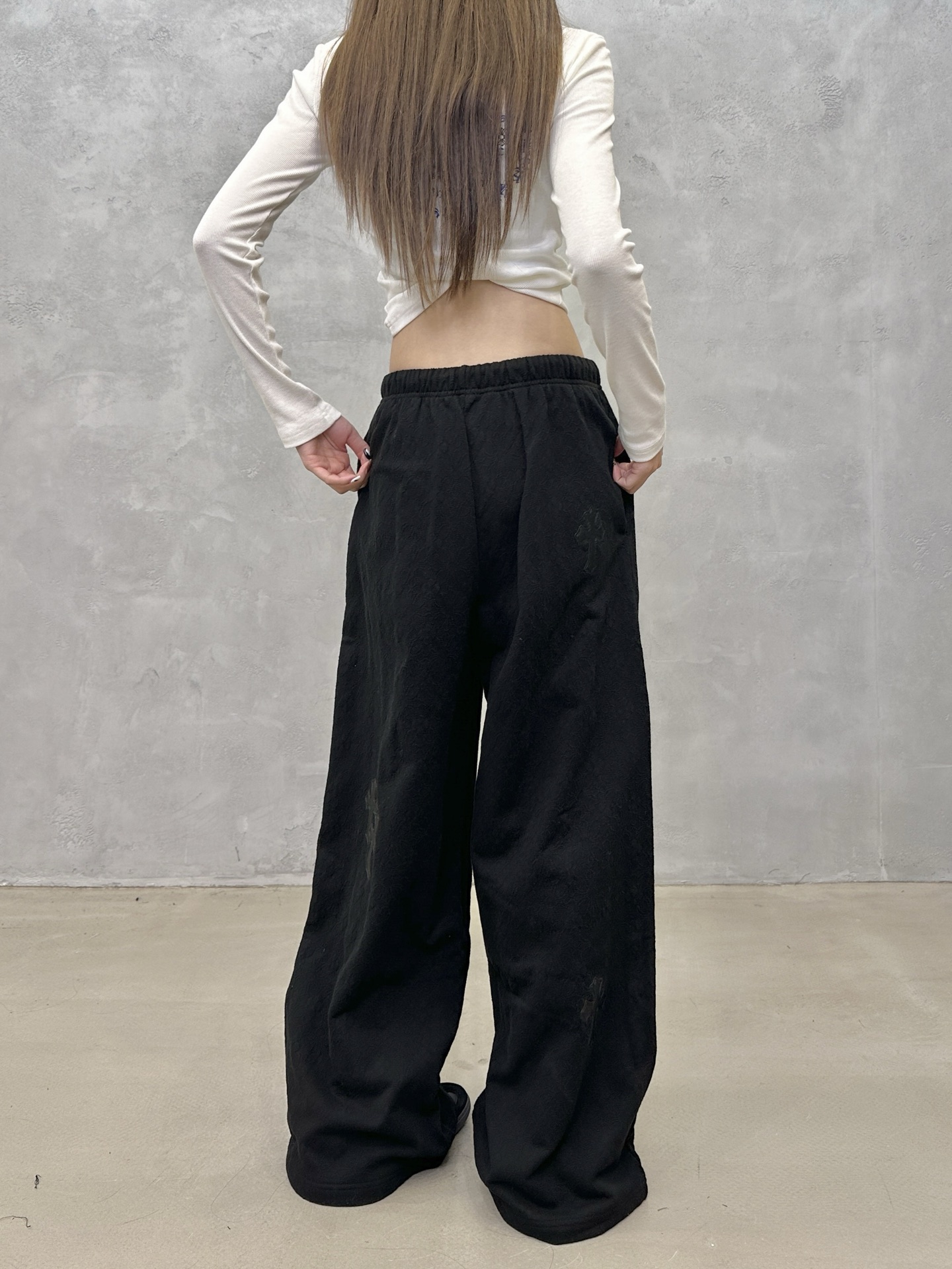 克罗心 ｜ 新款休闲卫裤，成衣洗水炒色工艺加手工刺绣十字标，男女同款，尺码sml