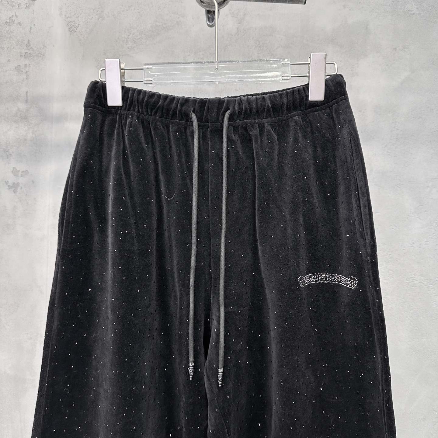 克罗心 ｜ 新款休闲裤，成衣洗水烫钻工艺，进口蜡染丝绒面料，休闲时尚，尺码sml