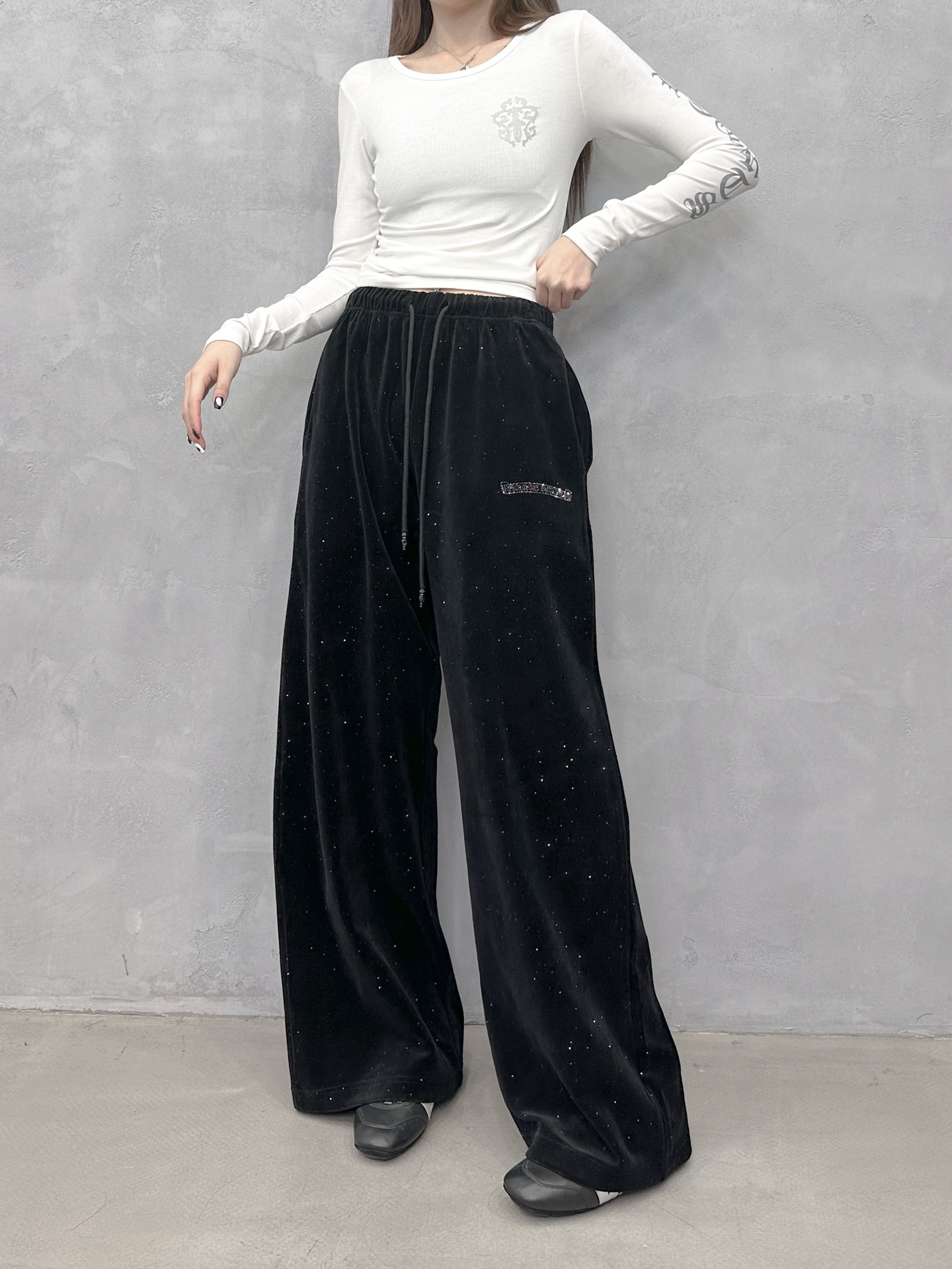 克罗心 ｜ 新款休闲裤，成衣洗水烫钻工艺，进口蜡染丝绒面料，休闲时尚，尺码sml