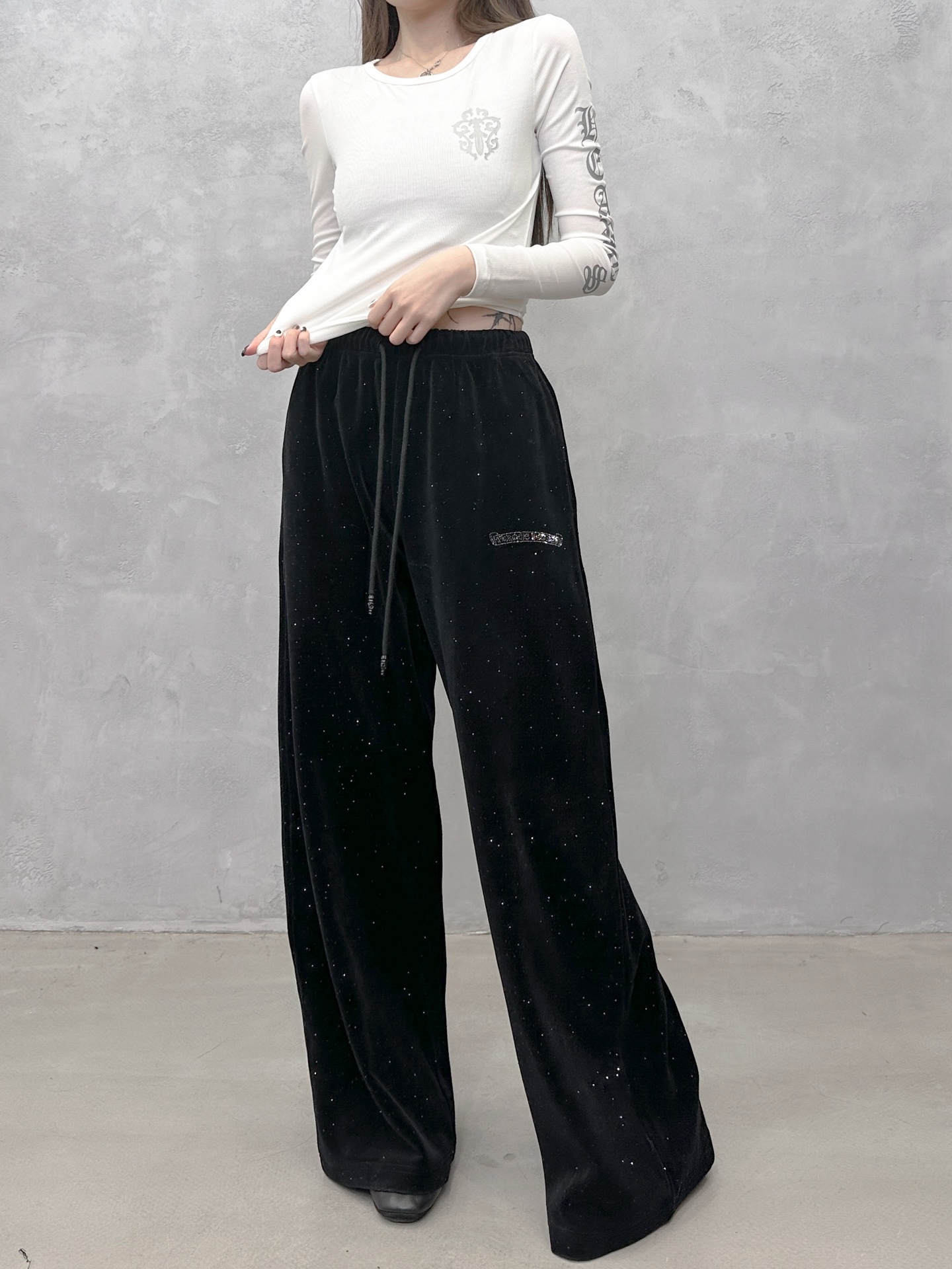 克罗心 ｜ 新款休闲裤，成衣洗水烫钻工艺，进口蜡染丝绒面料，休闲时尚，尺码sml