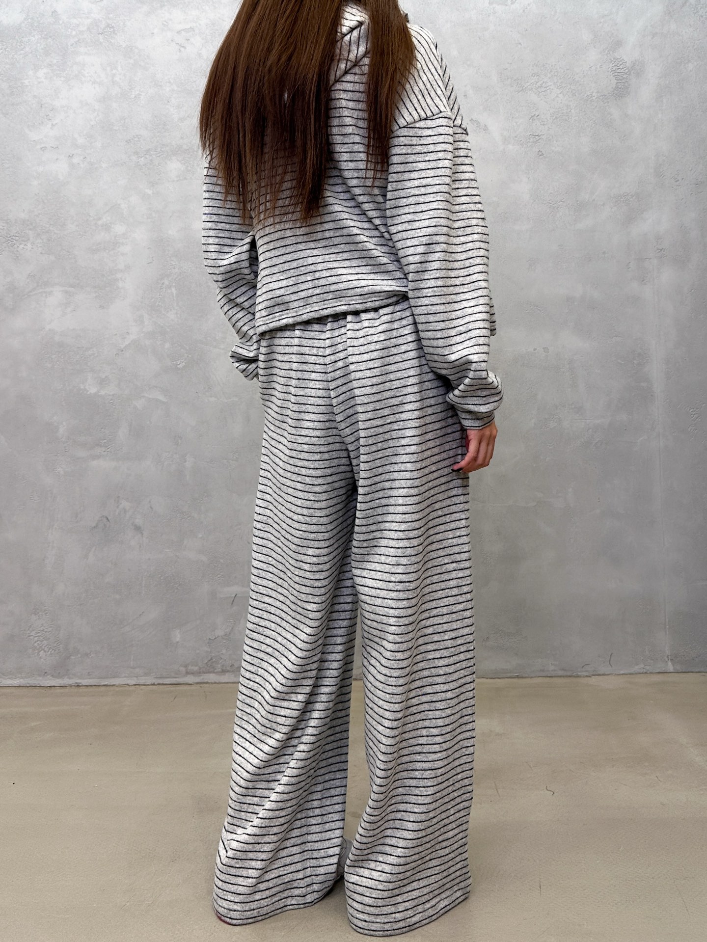 Miu ｜ 新款休闲裤，经典刺绣标，羊毛混纺条纹面料，时尚休闲，尺码sml