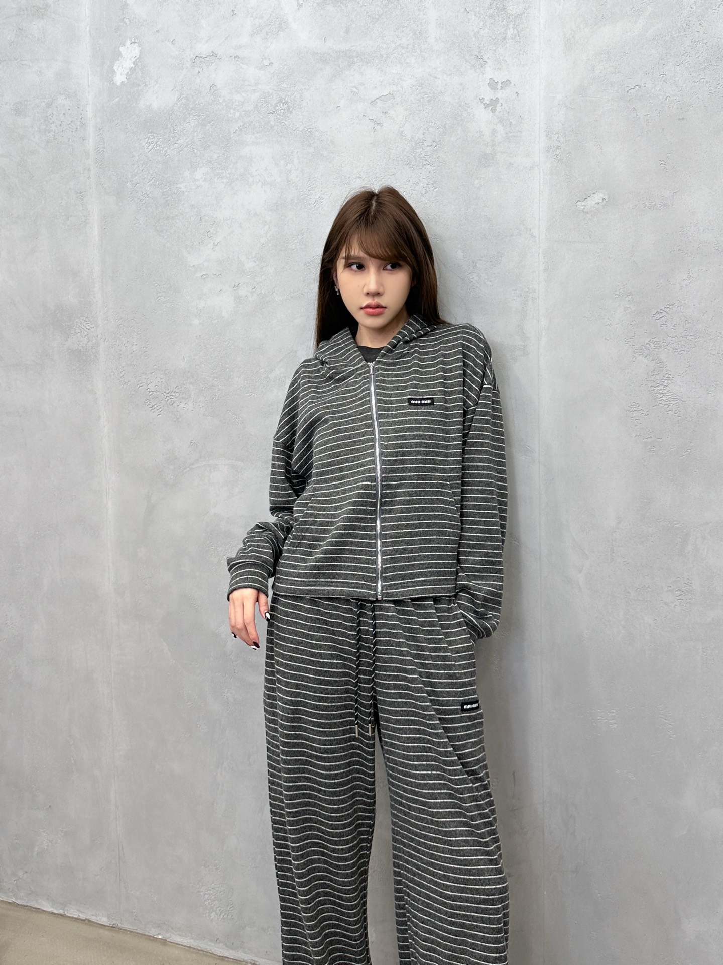 Miu ｜ 新款休闲开衫，经典刺绣标，羊毛混纺条纹面料，时尚休闲，尺码sml