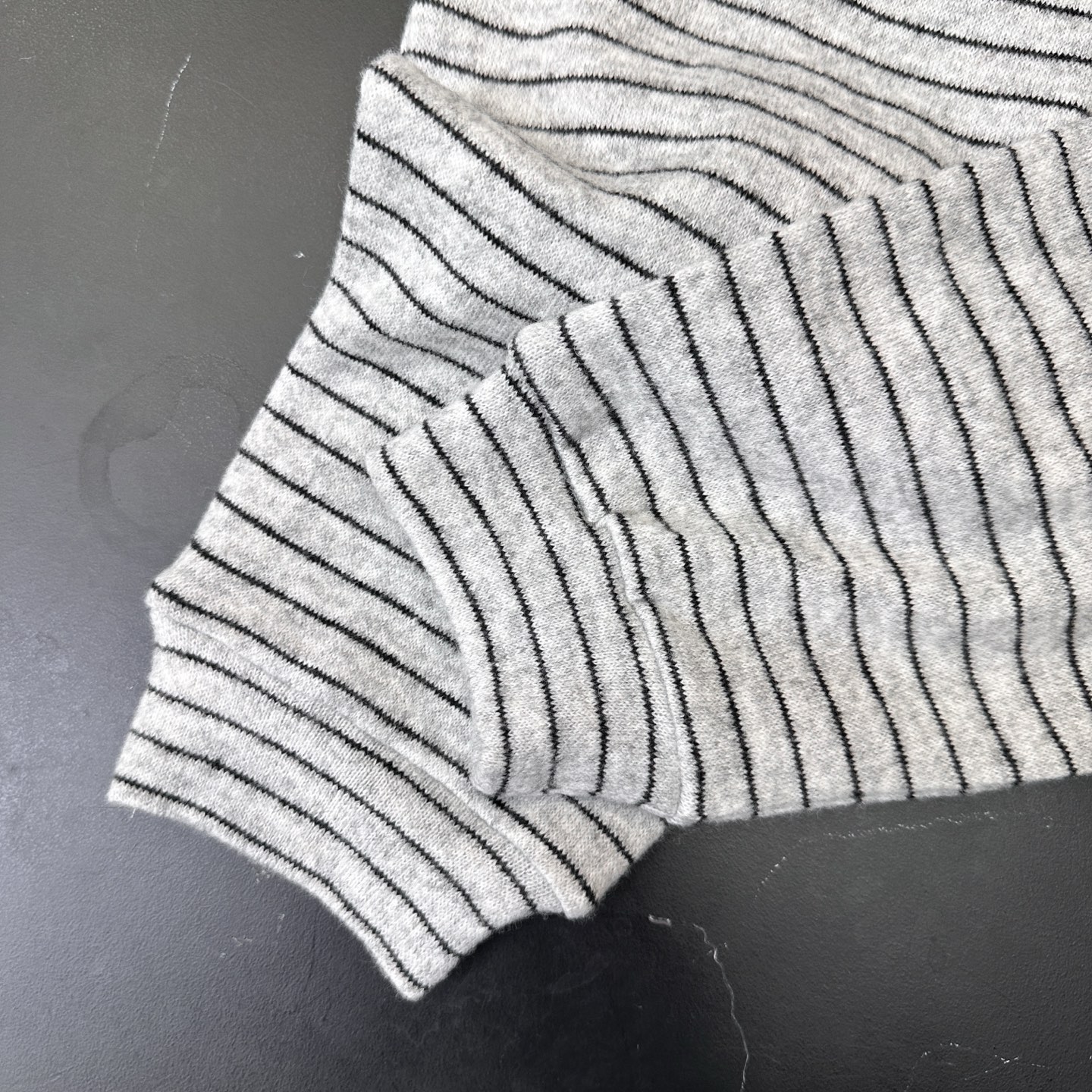 Miu ｜ 新款休闲开衫，经典刺绣标，羊毛混纺条纹面料，时尚休闲，尺码sml