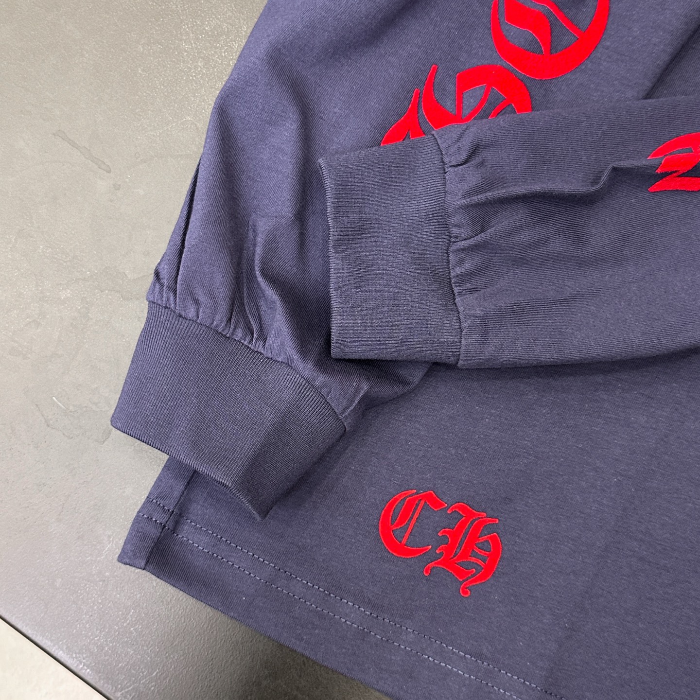 取克罗心 ｜ 新款长袖t，成衣洗水加6处植绒印花工艺，男女同款，尺码sml