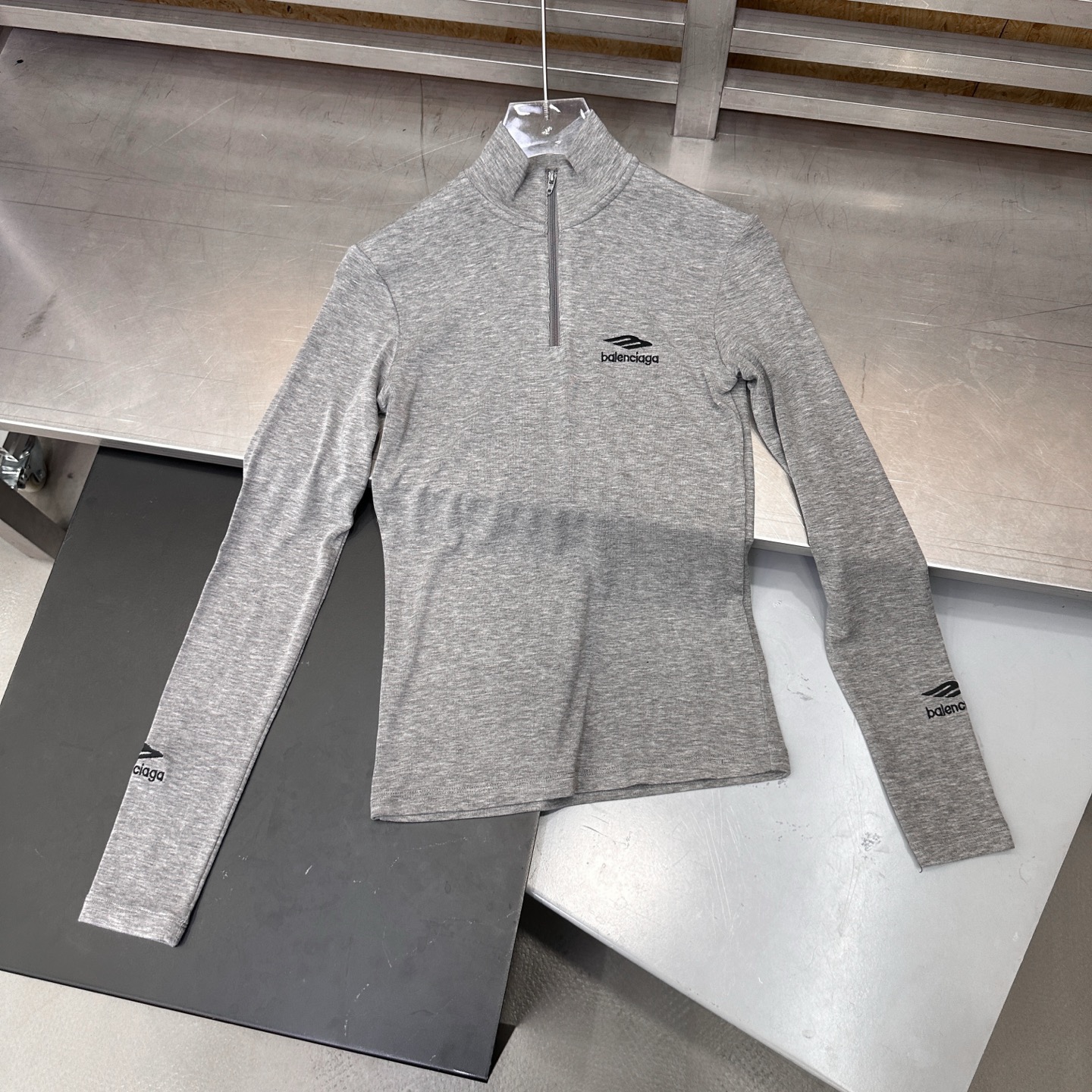 巴黎 ｜ 新款长袖打底，日本进口天丝羊毛混纺保暖面料，全身多处经典刺绣标，休闲时尚，尺码sml