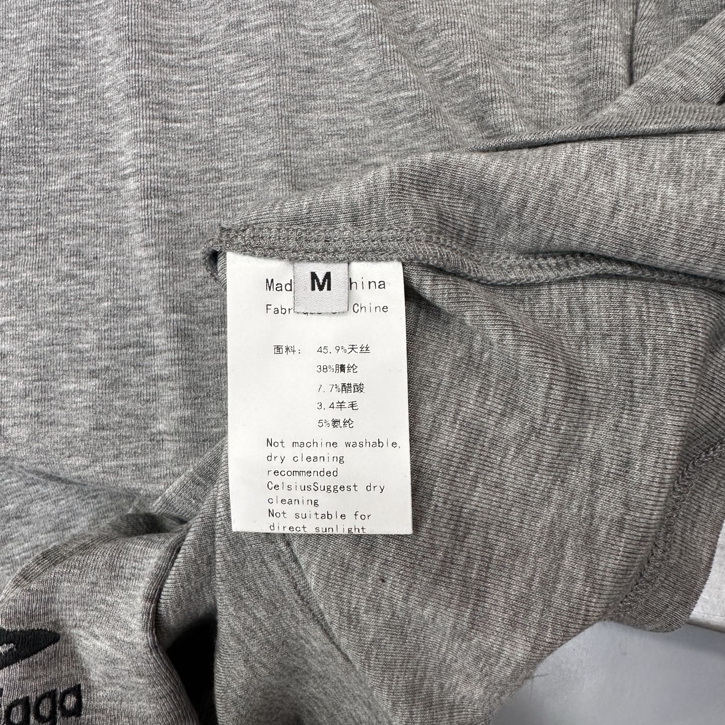 巴黎 ｜ 新款长袖打底，日本进口天丝羊毛混纺保暖面料，全身多处经典刺绣标，休闲时尚，尺码sml