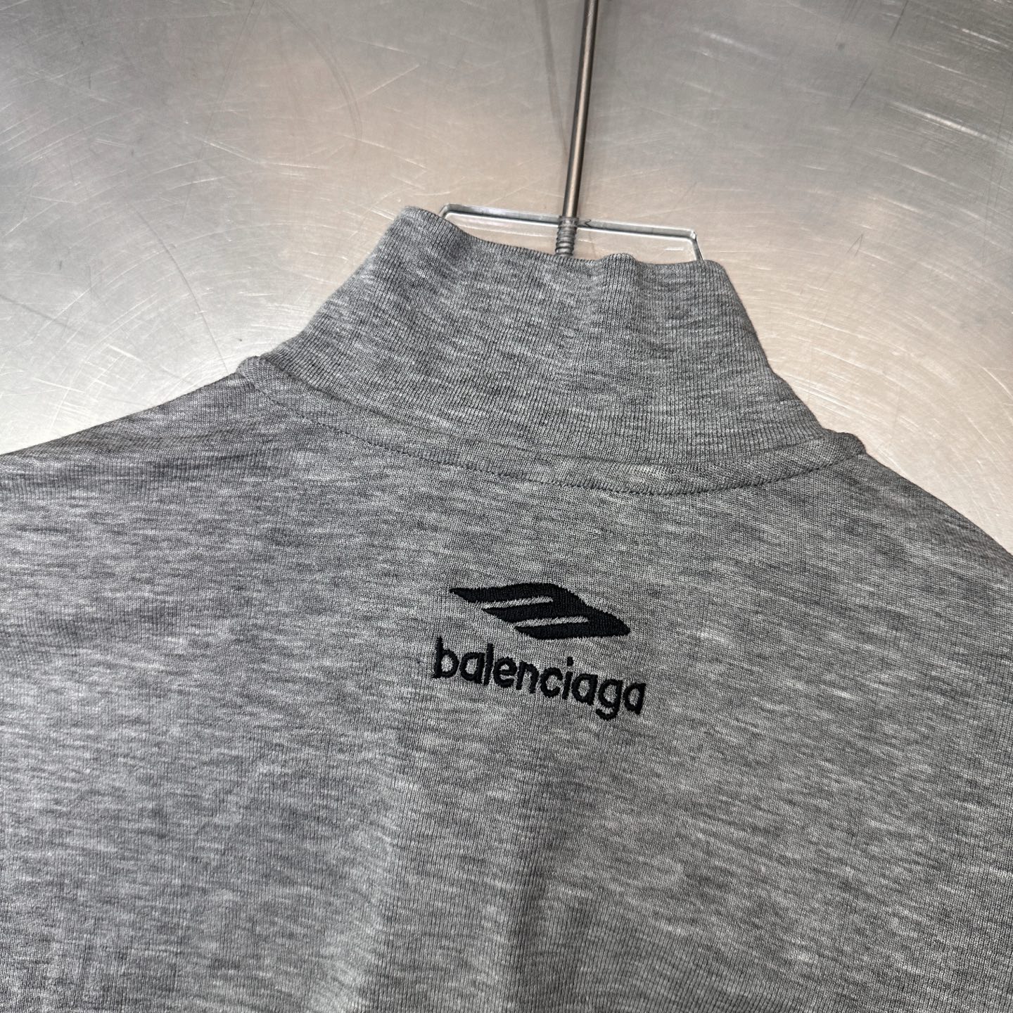 巴黎 ｜ 新款长袖打底，日本进口天丝羊毛混纺保暖面料，全身多处经典刺绣标，休闲时尚，尺码sml