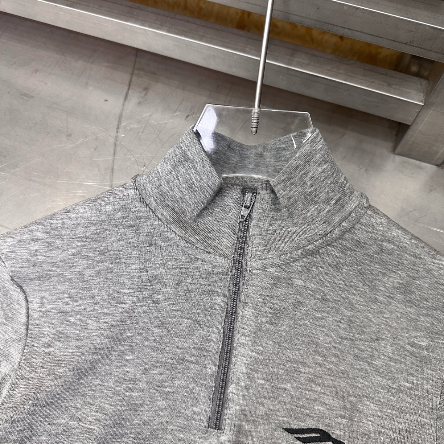 巴黎 ｜ 新款长袖打底，日本进口天丝羊毛混纺保暖面料，全身多处经典刺绣标，休闲时尚，尺码sml