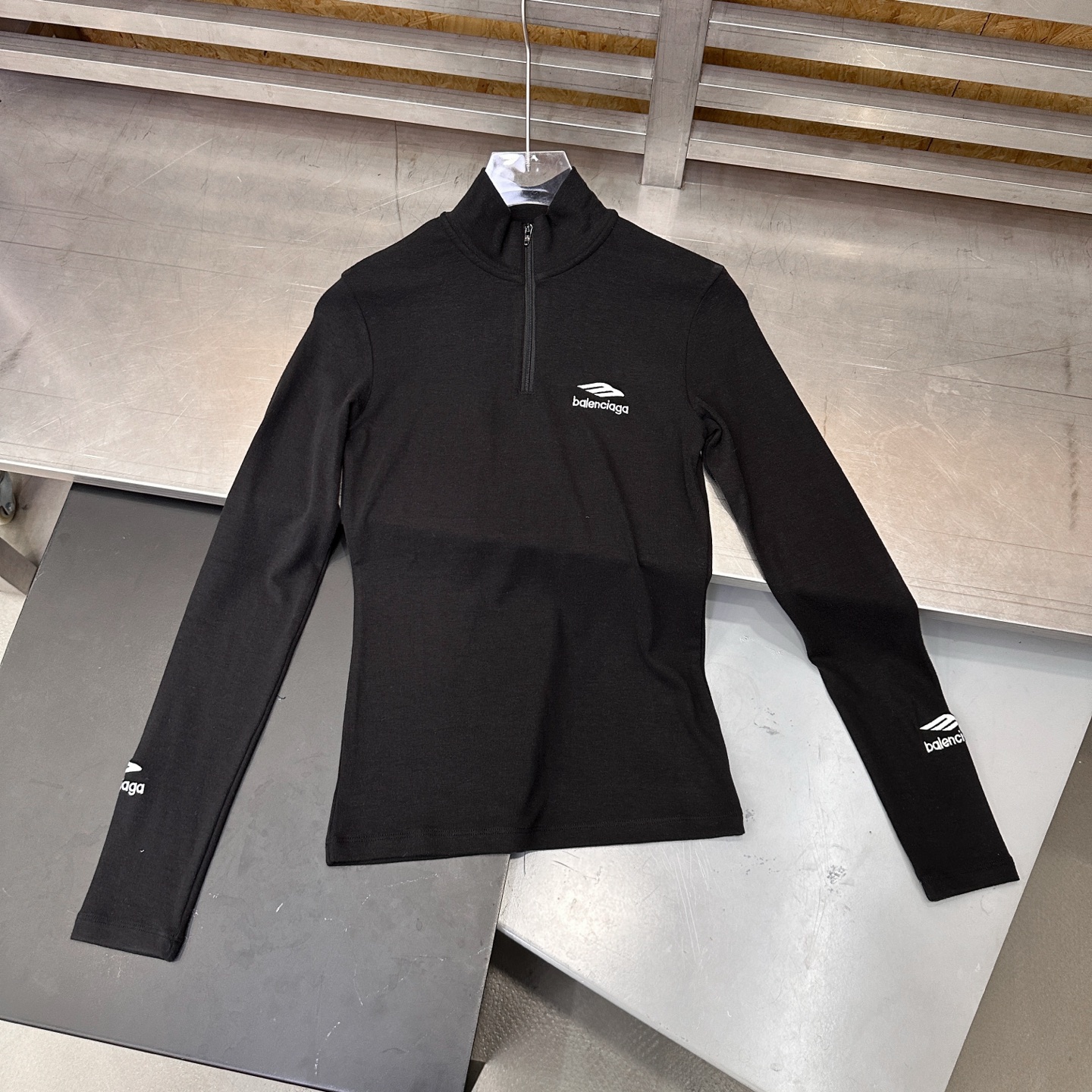 巴黎 ｜ 新款长袖打底，日本进口天丝羊毛混纺保暖面料，全身多处经典刺绣标，休闲时尚，尺码sml