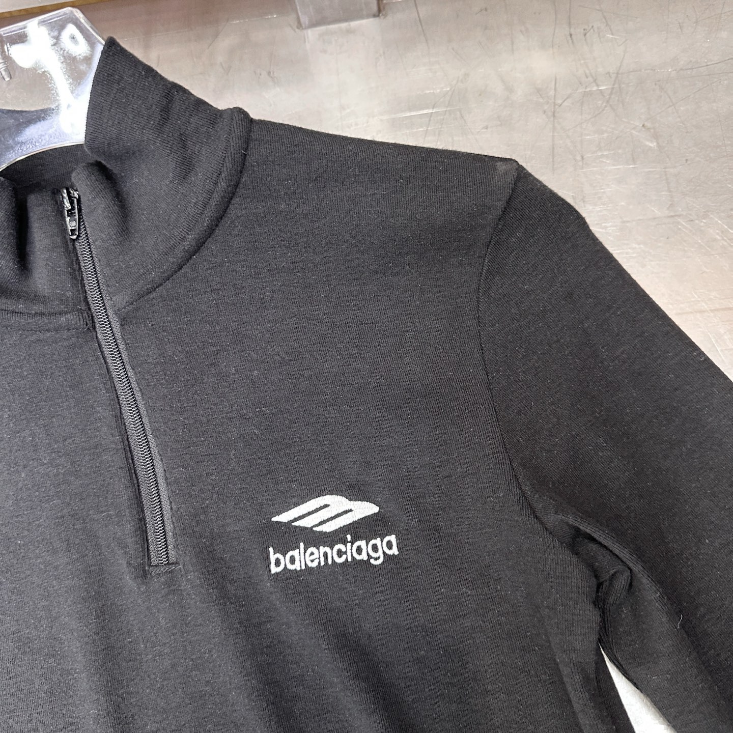 巴黎 ｜ 新款长袖打底，日本进口天丝羊毛混纺保暖面料，全身多处经典刺绣标，休闲时尚，尺码sml