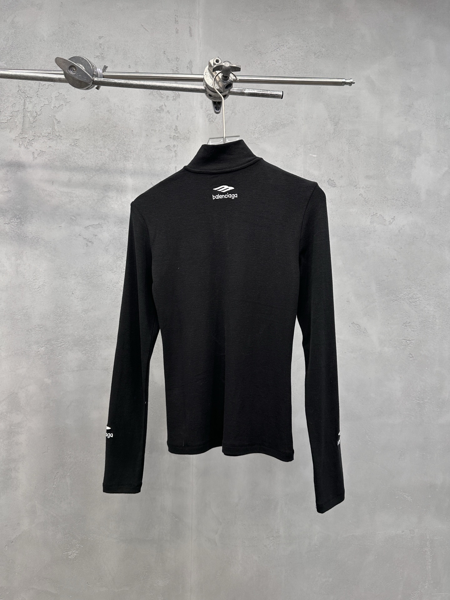 巴黎 ｜ 新款长袖打底，日本进口天丝羊毛混纺保暖面料，全身多处经典刺绣标，休闲时尚，尺码sml