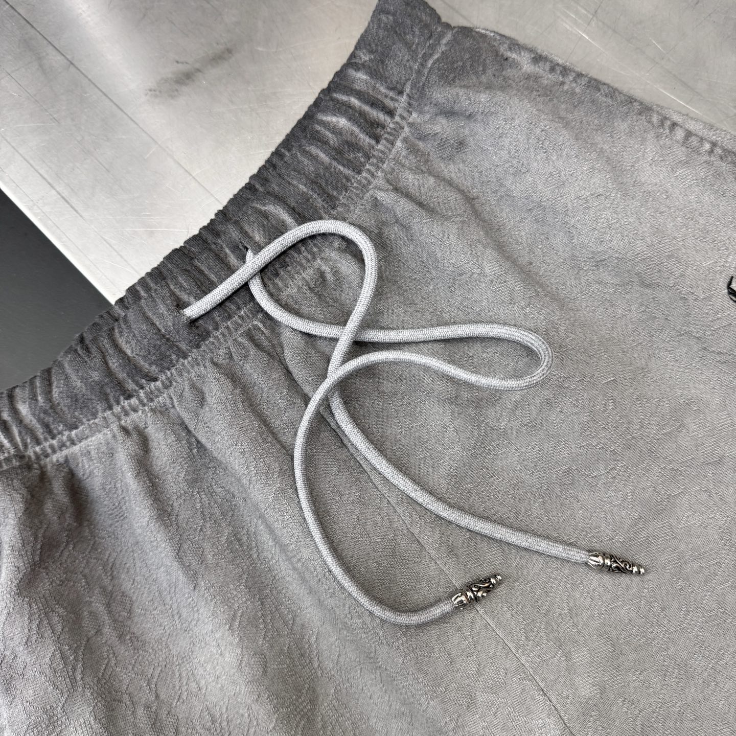 克罗心 ｜ 新款休闲卫裤，成衣洗水炒色工艺加手工刺绣十字标，男女同款，尺码sml